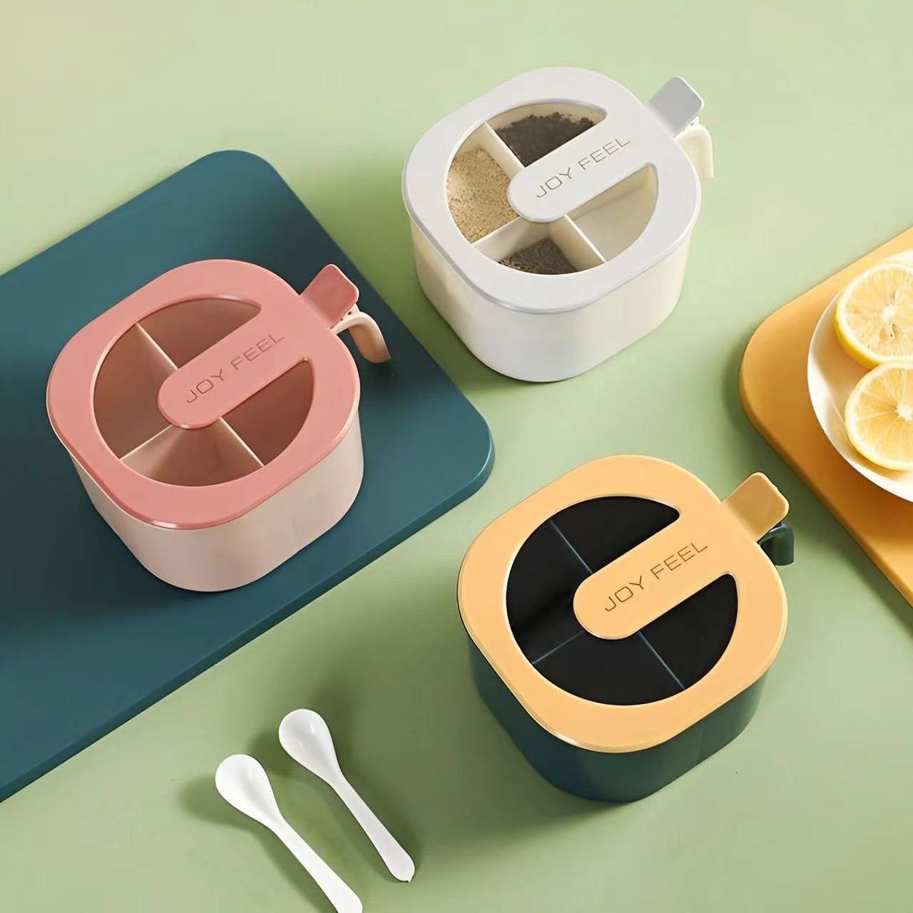 A set of four-compartment integrated kitchenware, salt shaker for home use, multi-compartment with lid storage, seasoning box