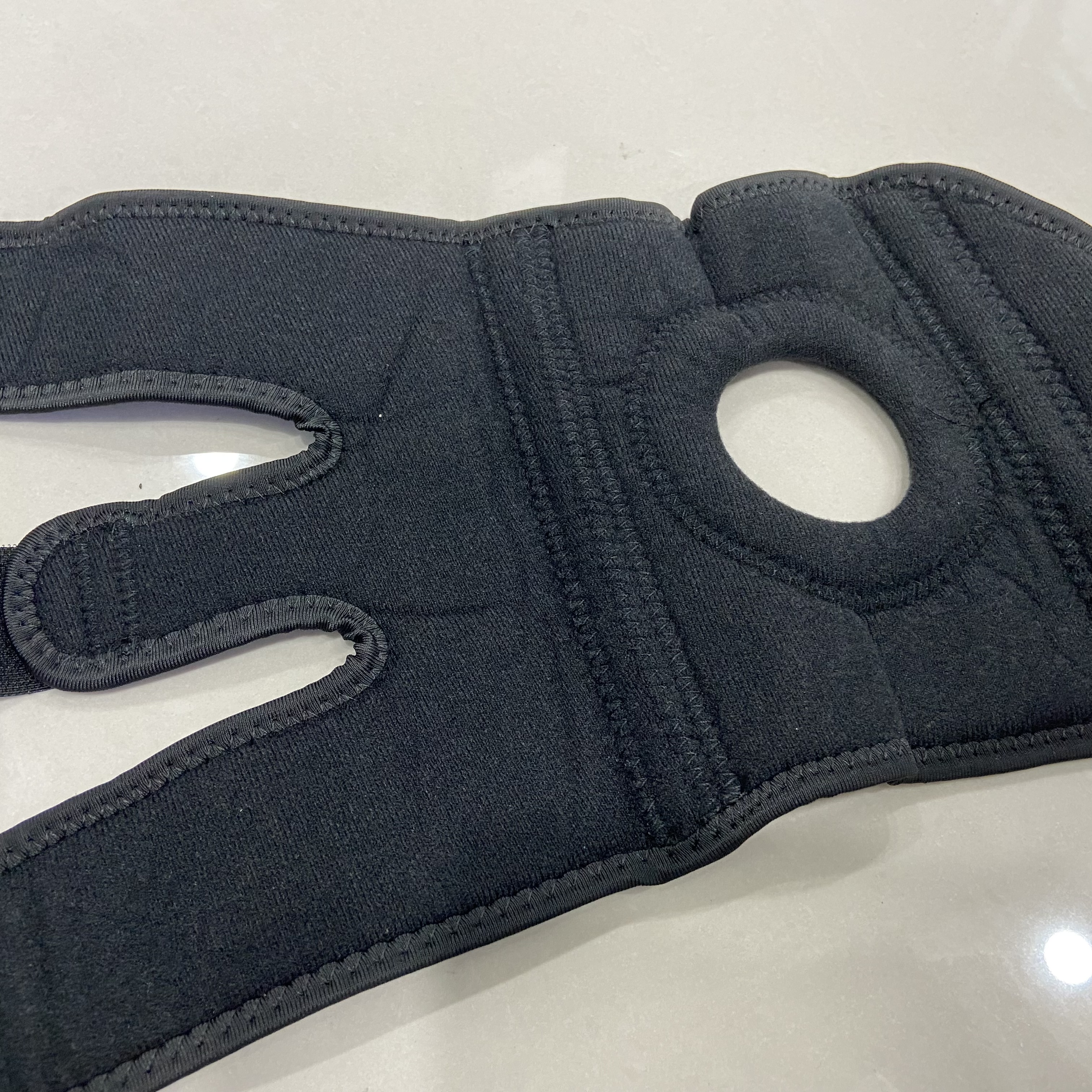 Sports knee pads, warm outdoor mountain climbing and cycling protective gear, sports protective gear, sports goods Application Scenario