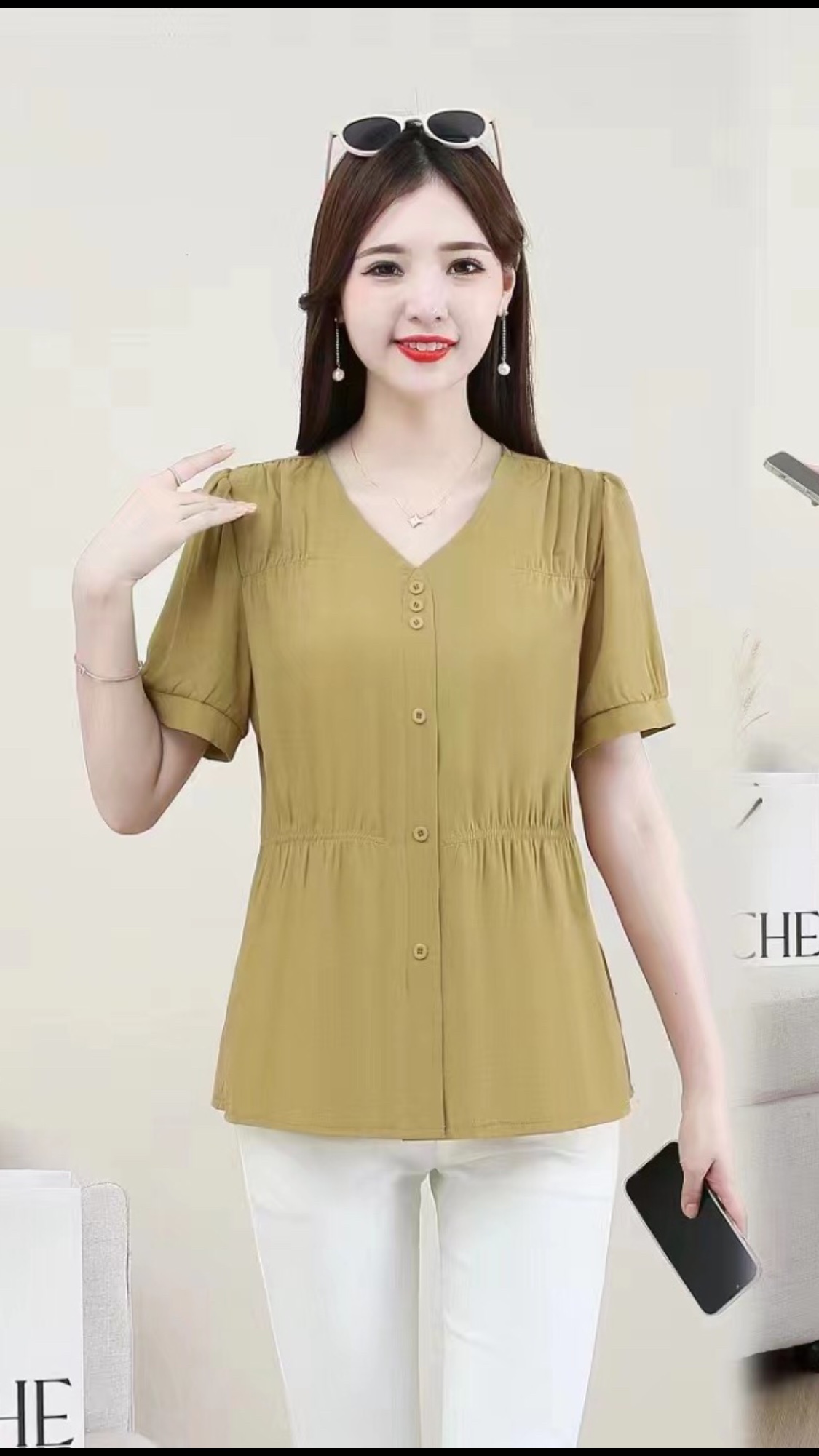 2023 Summer New Women's middle-aged V-neck Top XL-5XL Plain cardigan details Picture