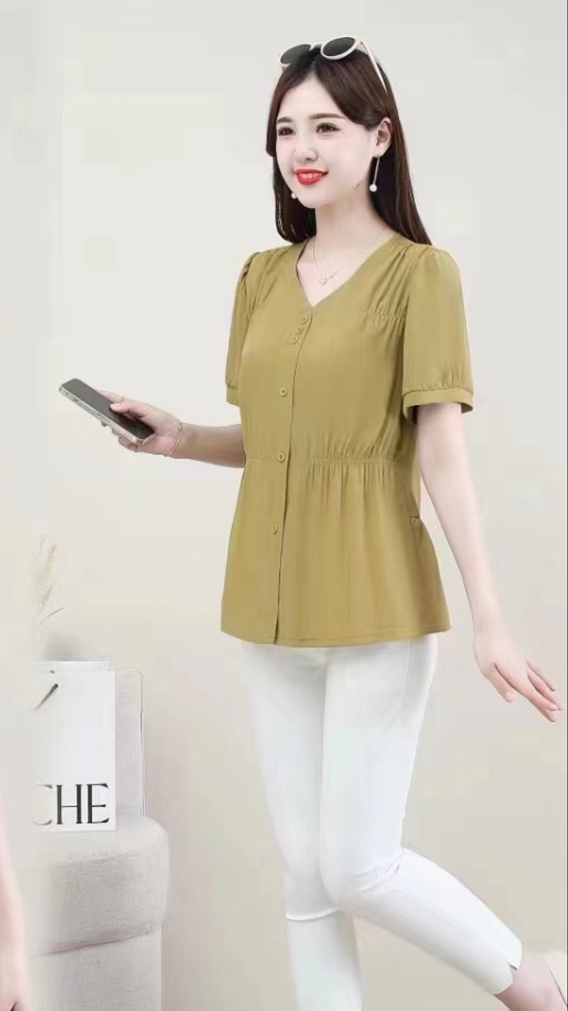 2023 Summer New Women's middle-aged V-neck Top XL-5XL Plain cardigan Specification image