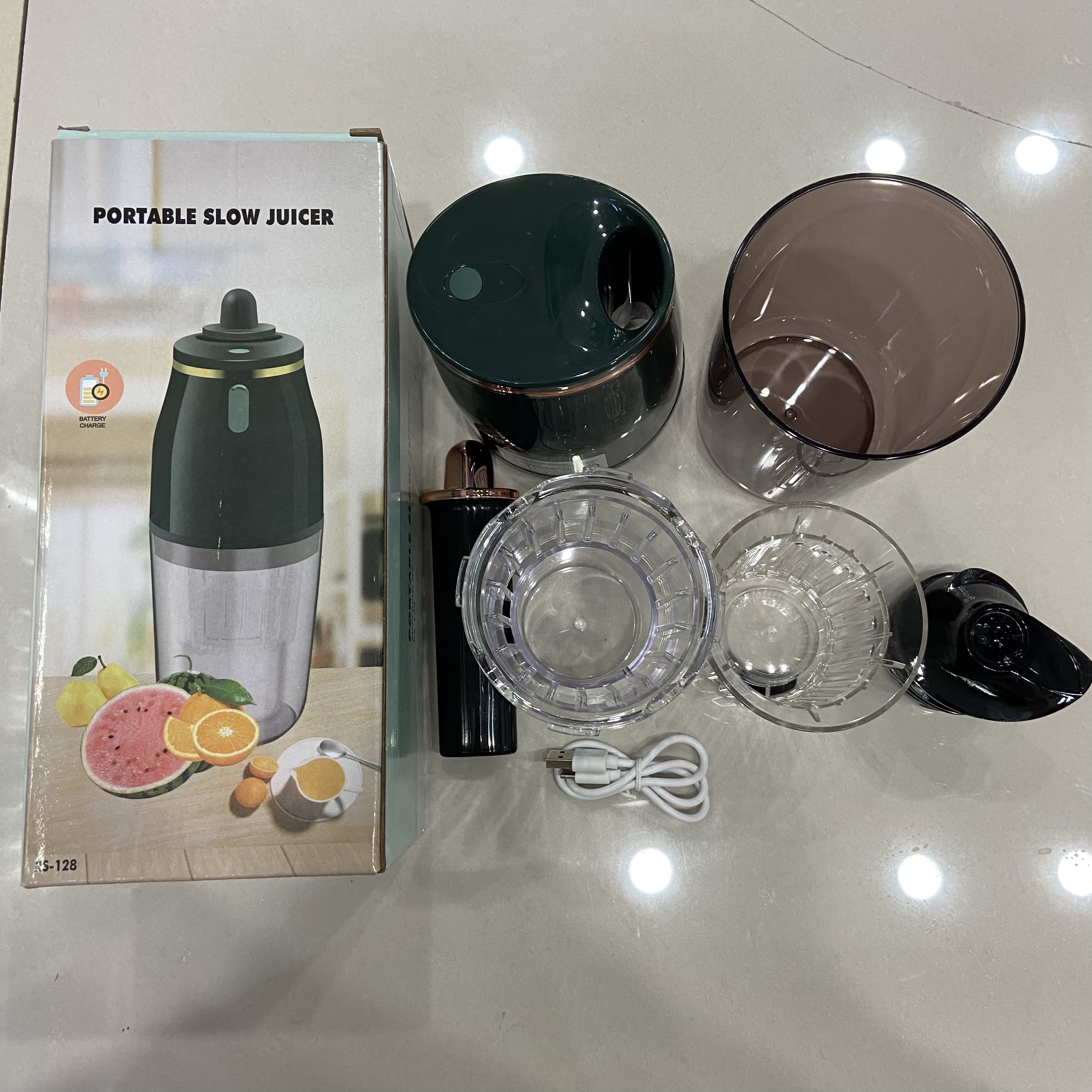 Wireless electric juicer, household portable juice and residue separation, small water, fruit and vegetable juice multi-functional juicer
