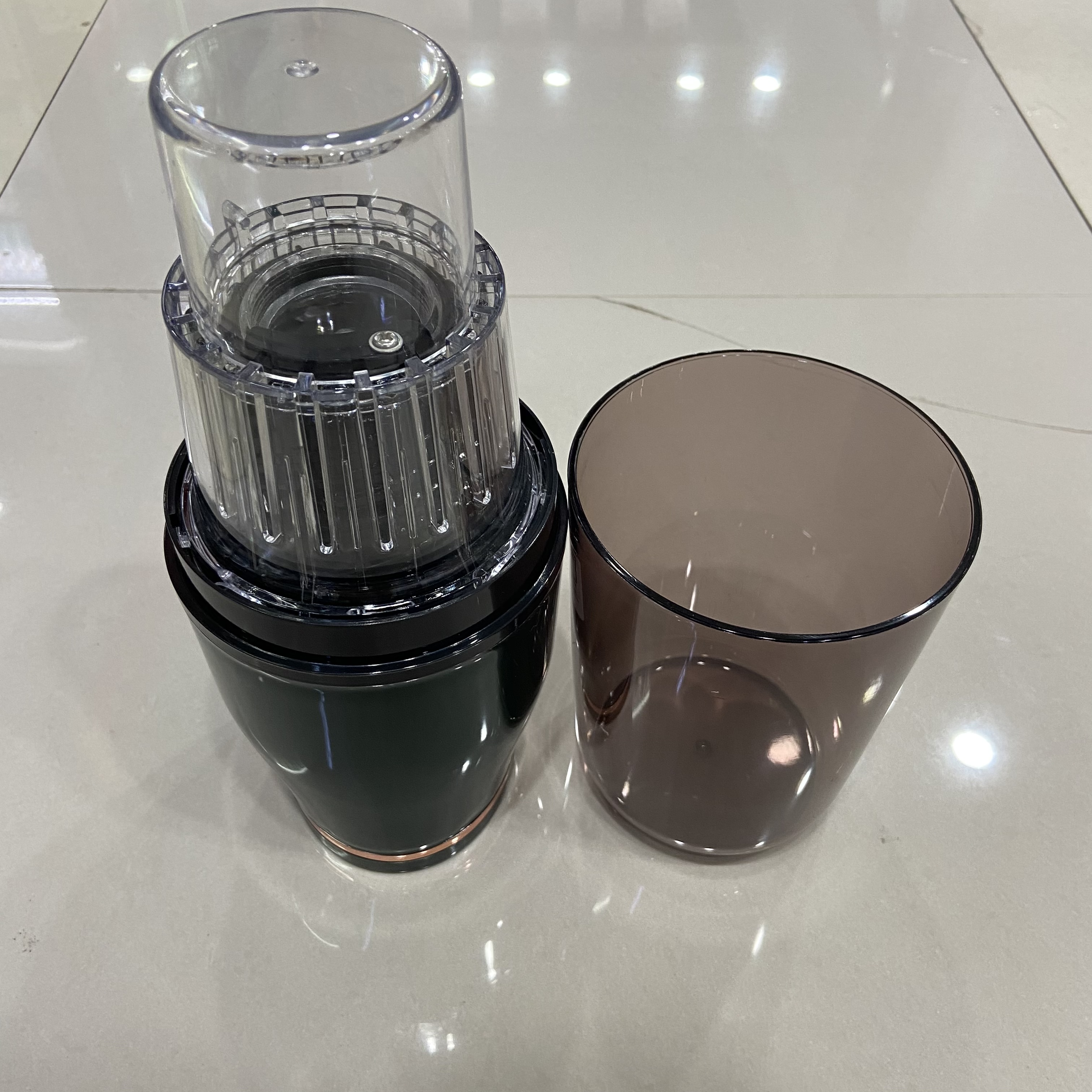 Wireless electric juicer, household portable juice and residue separation, small water, fruit and vegetable juice multi-functional juicer Application Scenario