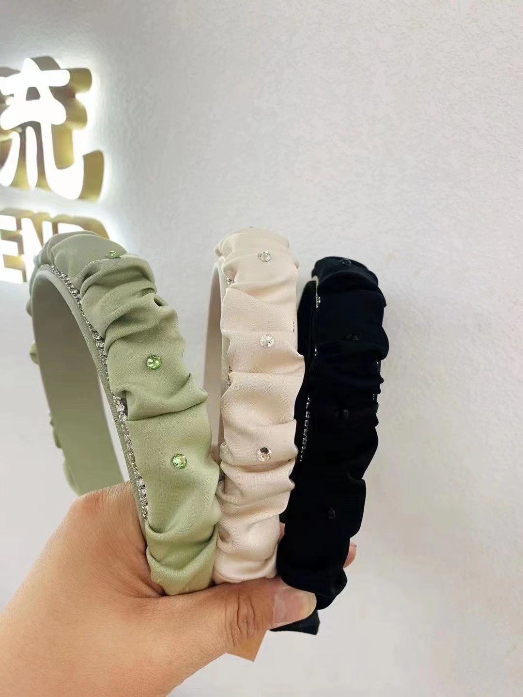 Wei Wei Accessories Double Braid Head Band Plaid Nod Band Pop Accessories 2 Application Scenario