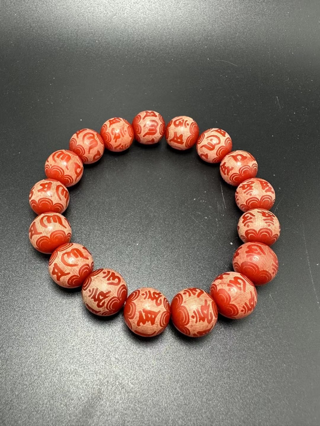 Natural Bodhi Root Carved Six-character Mantra 1.2 Hand beads: Xiangyuan Buddhist Beads, Store 8091, Zone D, 3rd Floor, Phase I of Yiwu International Trade City Application Scenario