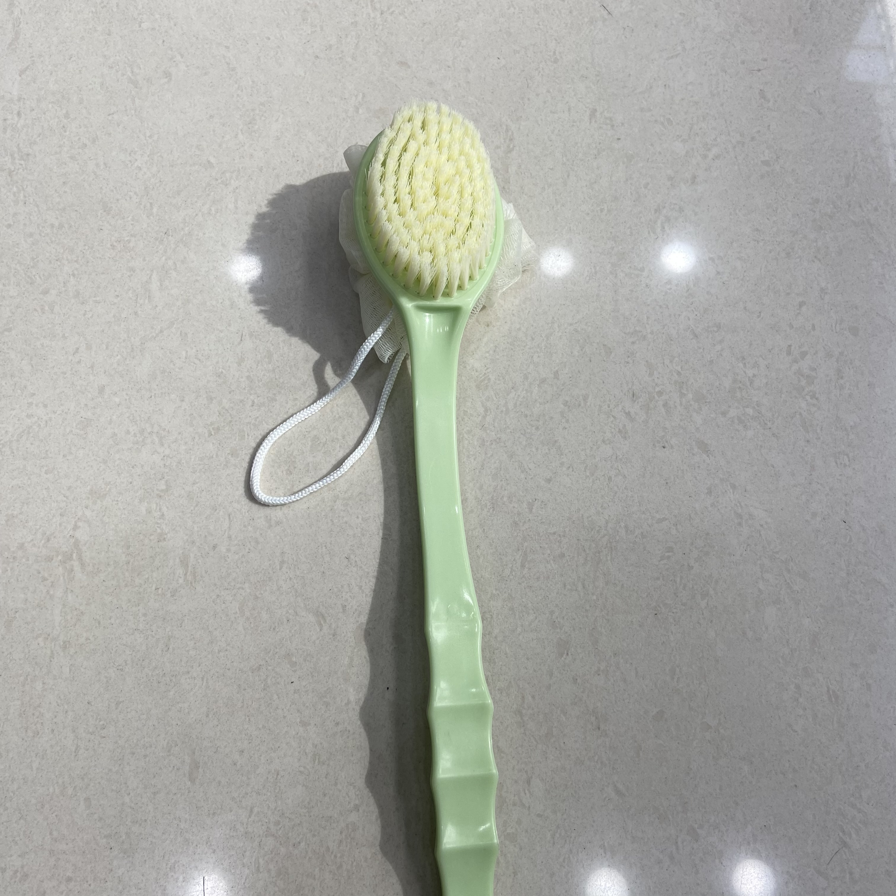 Cepillo de masaje cepillo de baño con mango largo cepillo de baño para lavar cepillo de baño para frotar cepillo de baño para limpiar la espalda cepillo de baño colgante Application Scenario