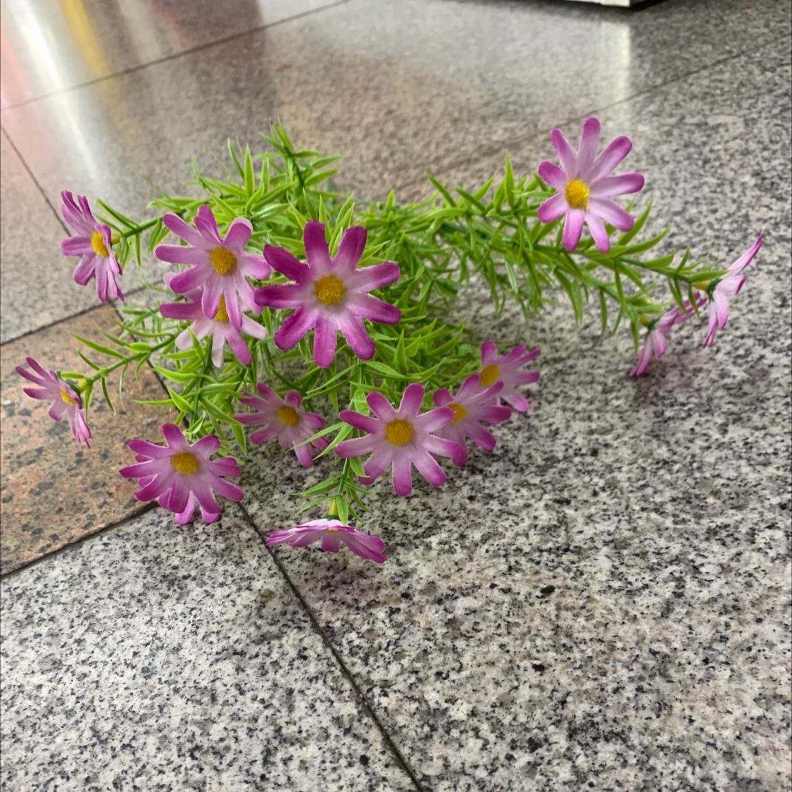 塑料假花婚庆派对经典款单支花束洋气百搭拍照道具仿真花花瓶配件装饰品水草5叉15朵家居摆件卧室客厅花束插花神器创意