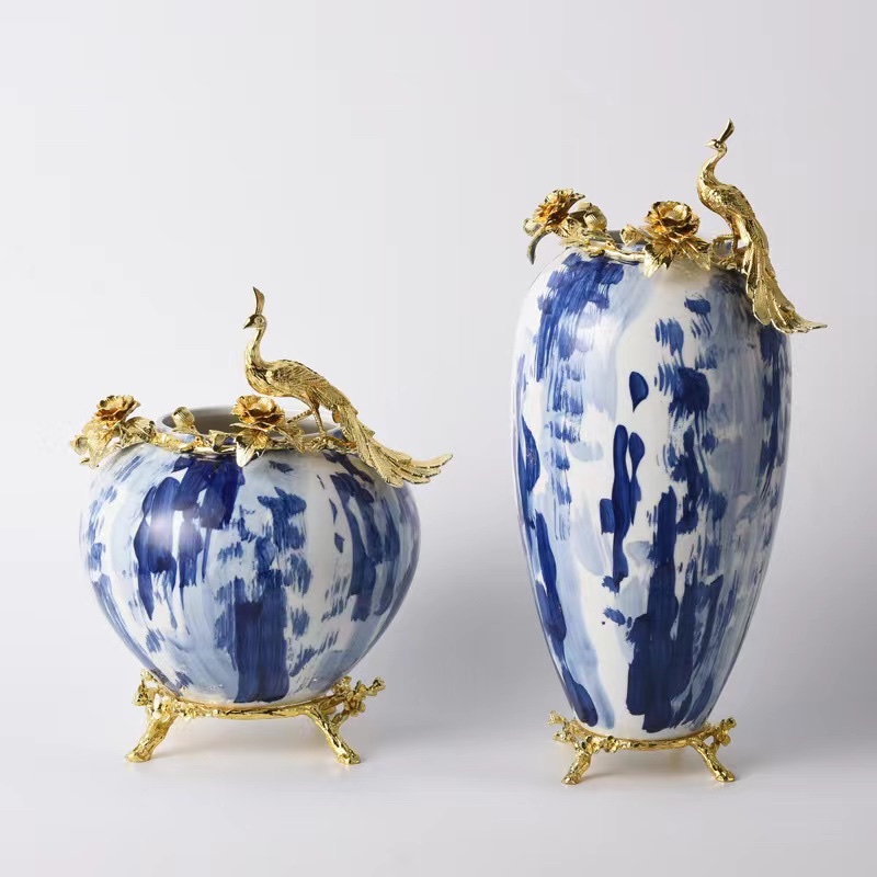 Maple Leaf Home's high-end Chinese ceramic vases exude a sense of sophistication and retro style. They are suitable for arranging flowers in the entrance hall and living room, serving as home decorations and light luxury items for the home