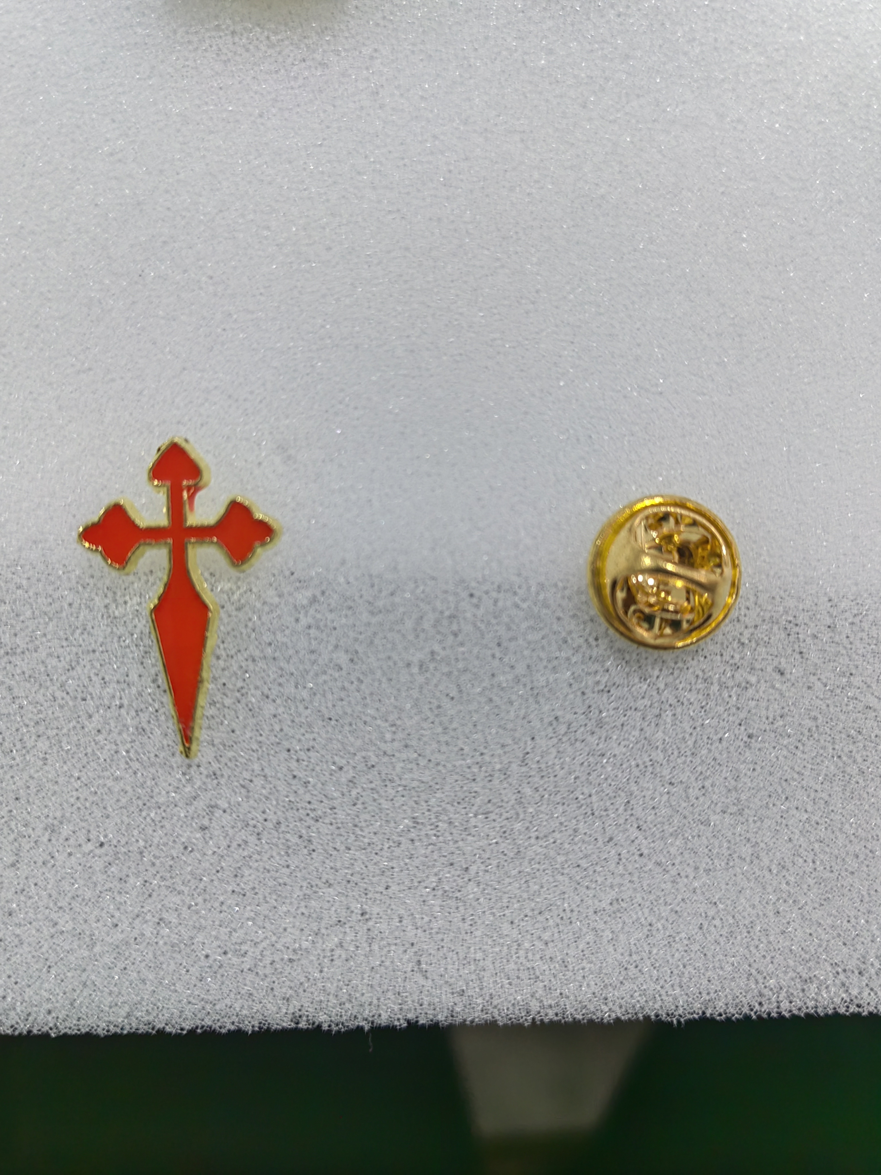 宗教十字剑胸针