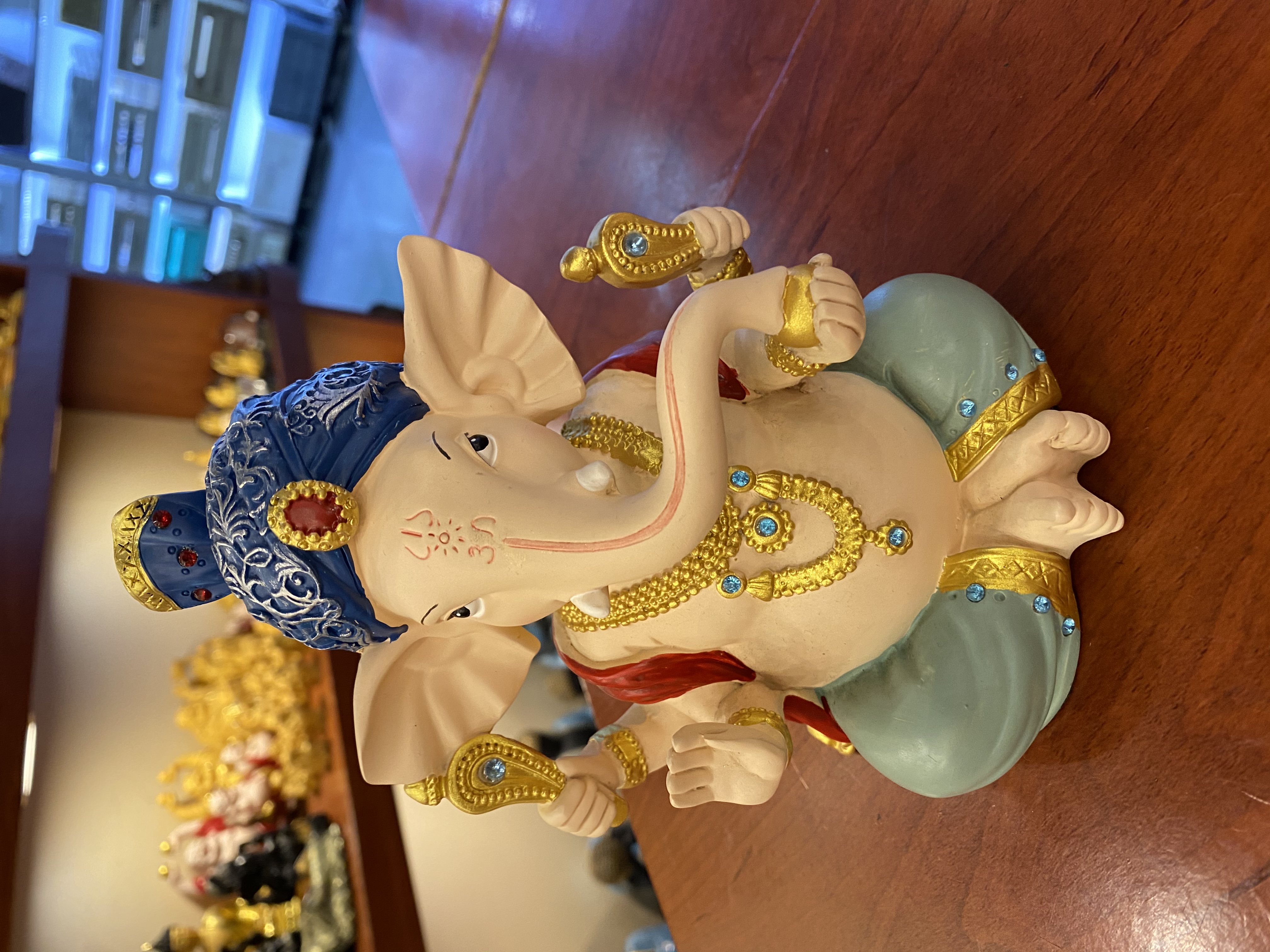 彩绘象神树脂工艺品摆件