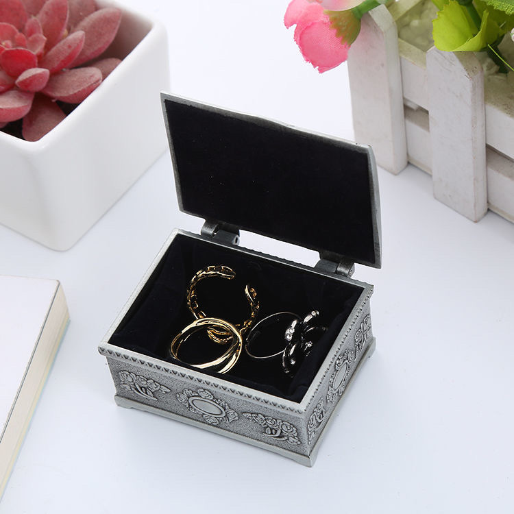 金属工艺品实物图