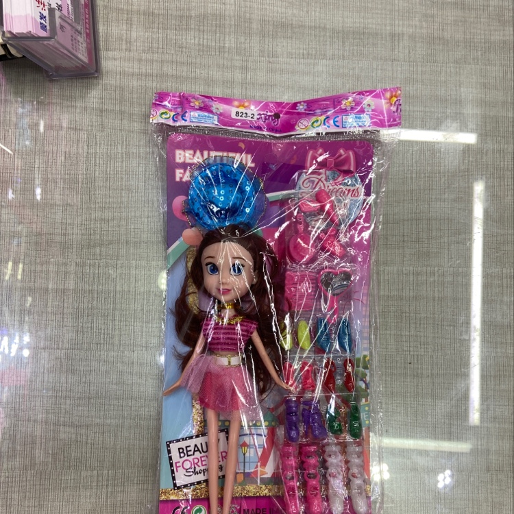 袋子装娃娃带鞋子