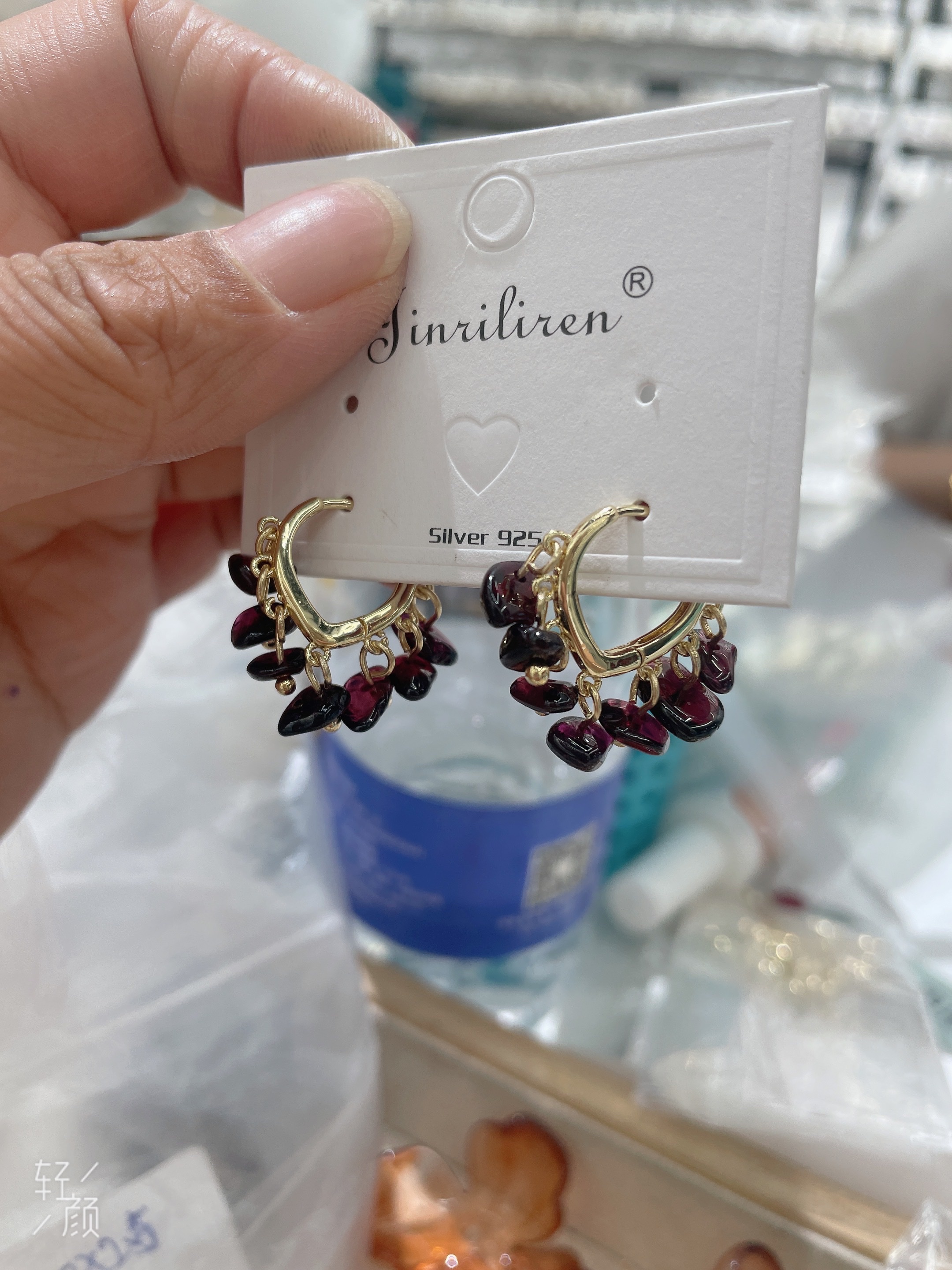 Today's Liren fashion accessories, natural stone handcrafted heart-shaped ear buckles, are fashionable and versatile details Picture