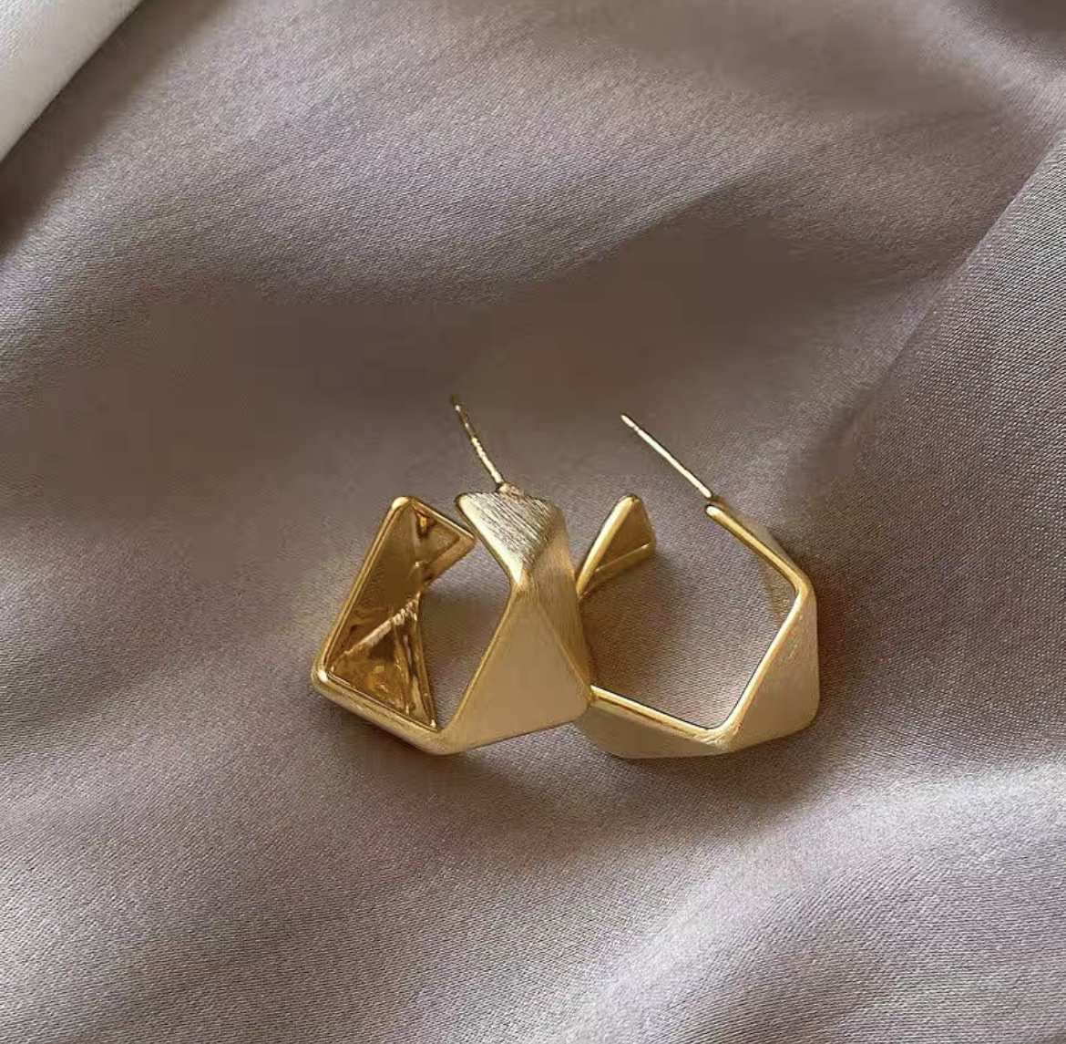 Korean Metallic Sense Of Light Luxury Type Personality Design Fashion Earrings Fate Season details Picture