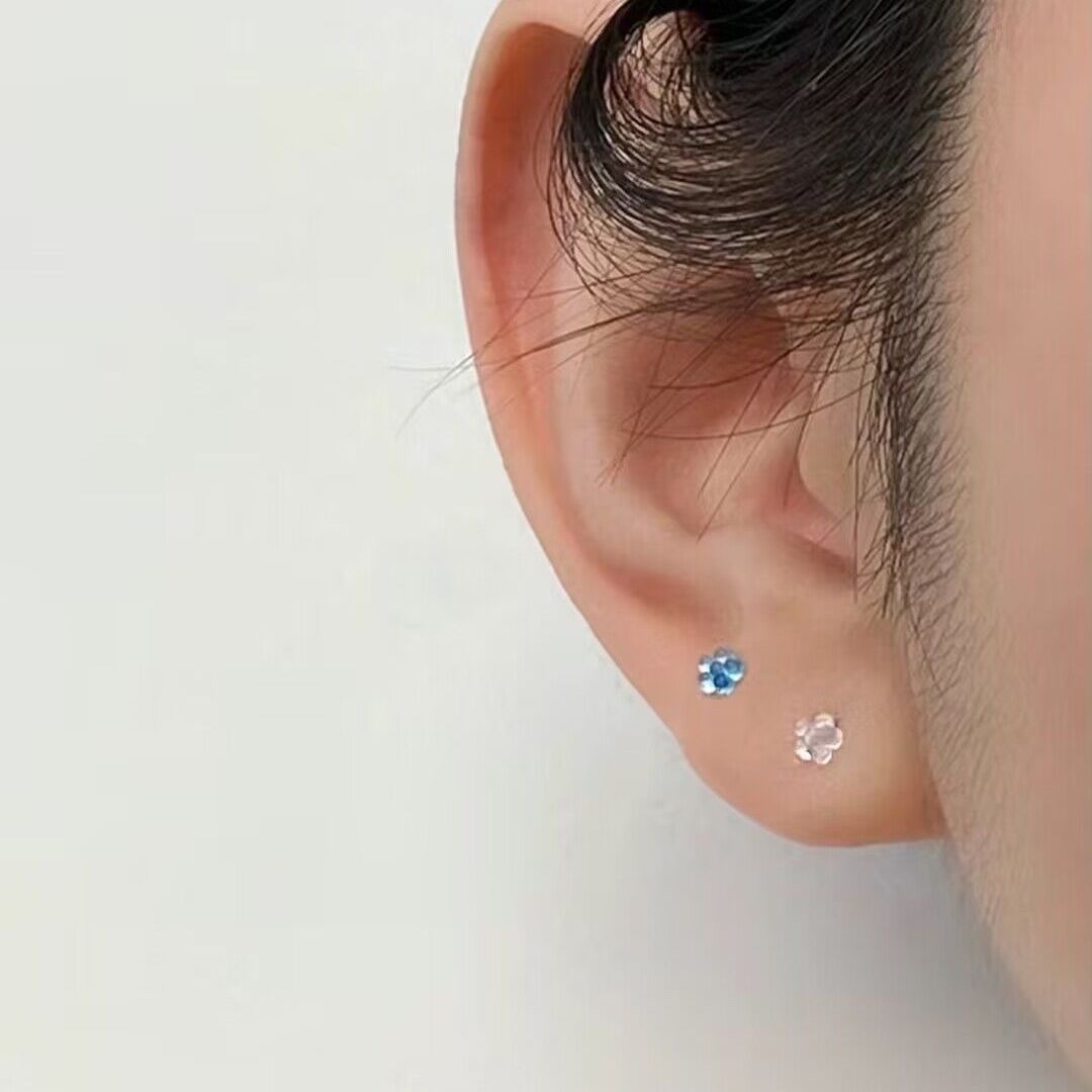 Plastic small flower ear sticks, shaped ear sticks, plum blossom ear studs Specification image