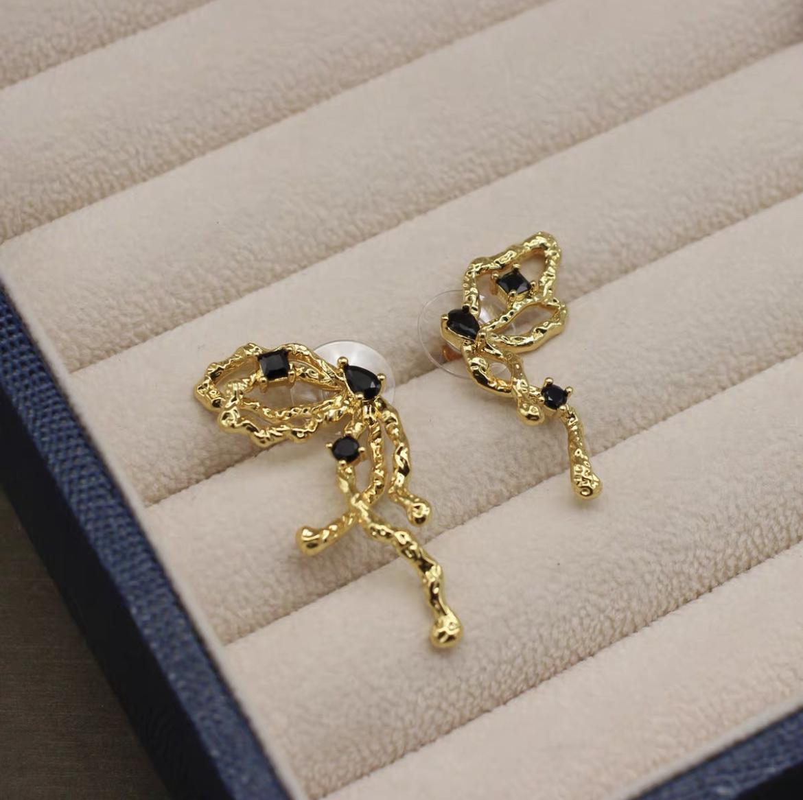 Korean Ancient Style Metal Sense Of Temperament Light Luxury Version Earrings Fate Season Application Scenario