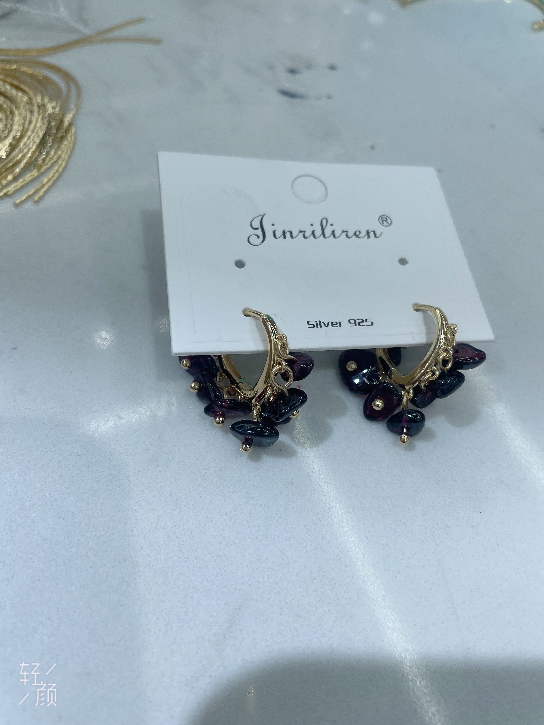Today's Liren fashion accessories, natural stone handcrafted heart-shaped ear buckles, are fashionable and versatile