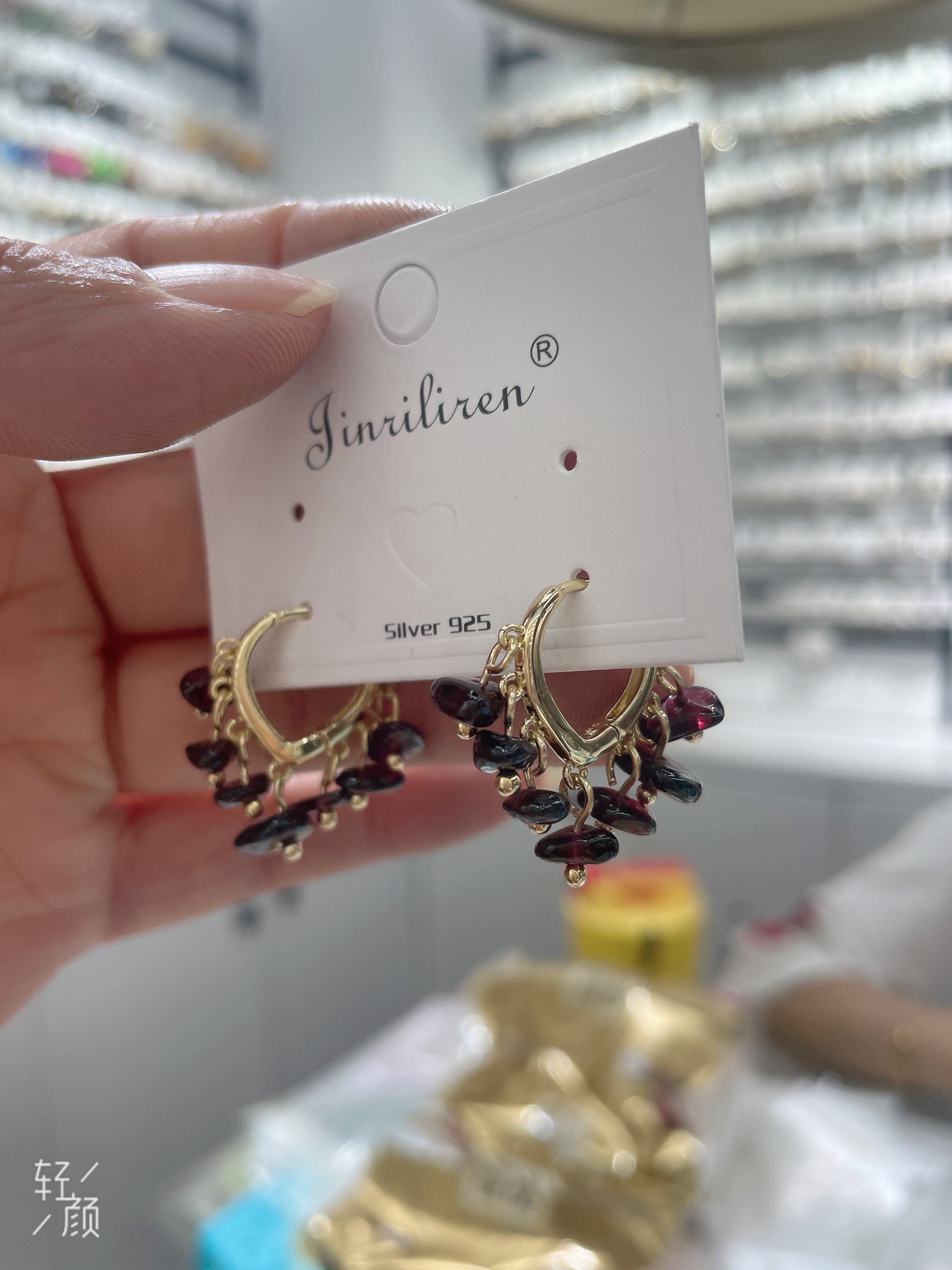 Today's Liren fashion accessories, natural stone handcrafted heart-shaped ear buckles, are fashionable and versatile Specification image
