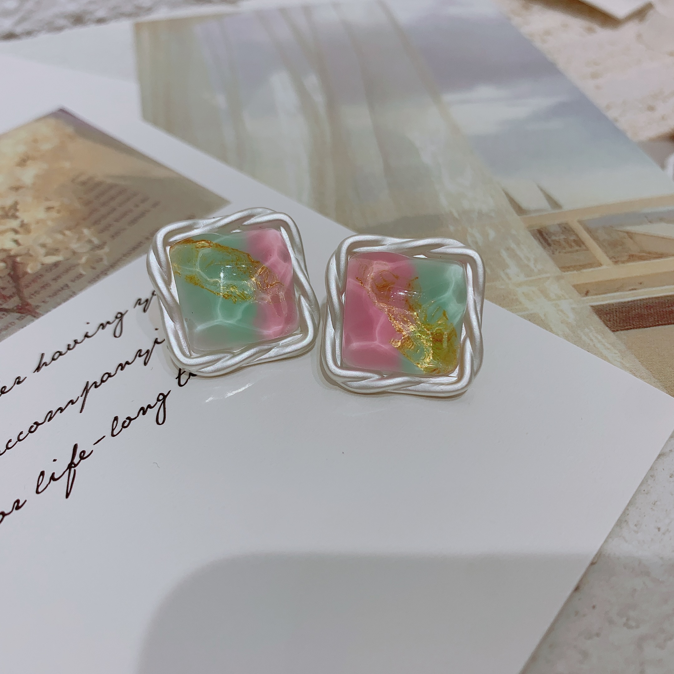 撞色/树脂彩色/耳钉白底实物图