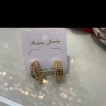 Delicate stud earrings fashion trend casual all-in-one Korean version. Shang Mei jewelry 4385-103