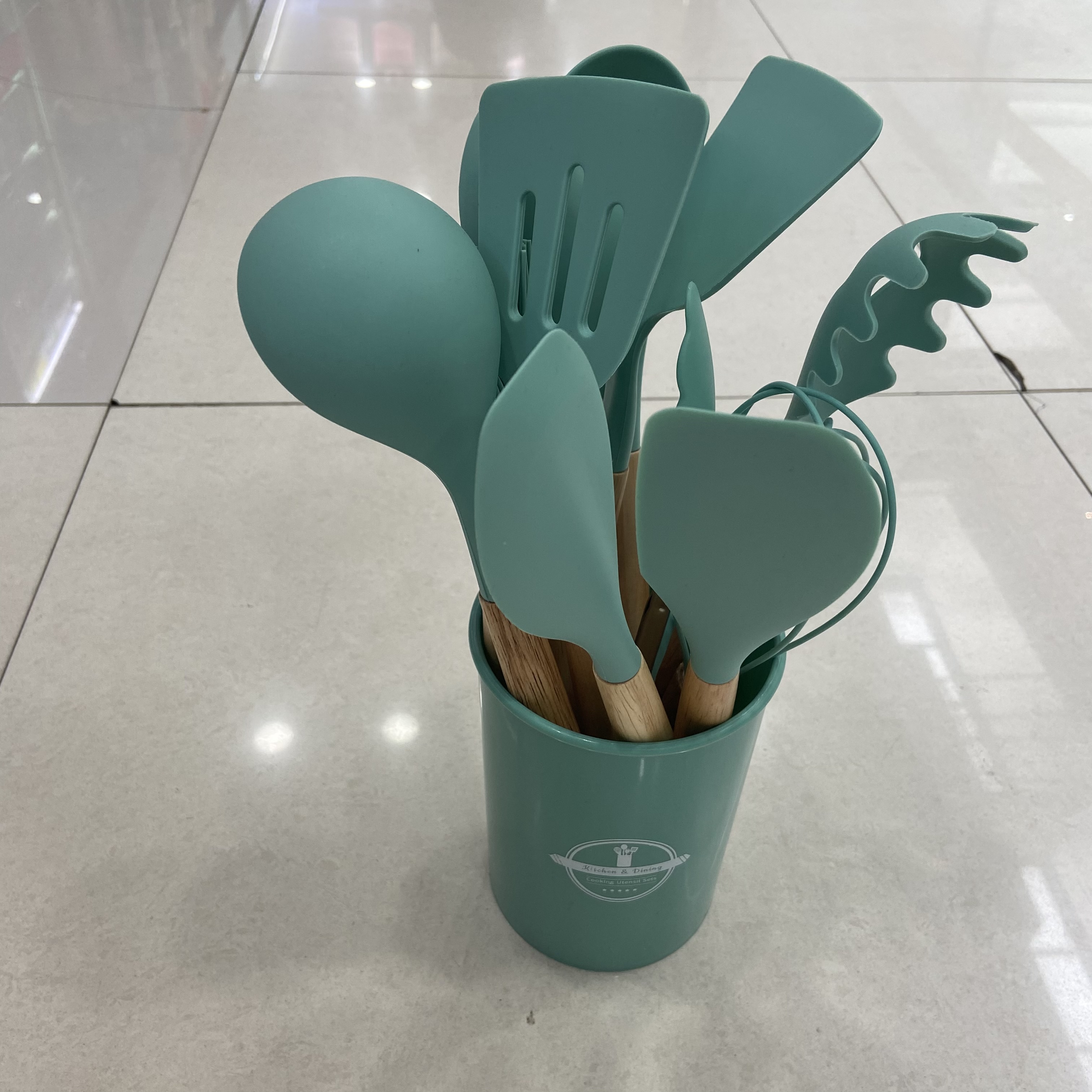 12-piece set of wooden handle silicone kitchenware with storage bucket and non-stick pan kitchen cooking tool set details Picture