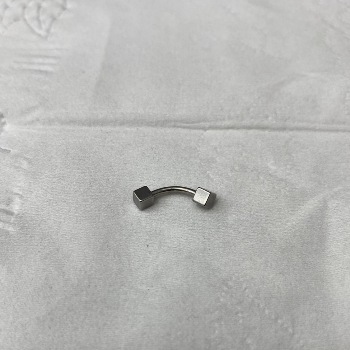 新款穿刺饰品男女防掉色防过敏螺纹眉钉 316不锈钢饰品个性极简款 小众饰品