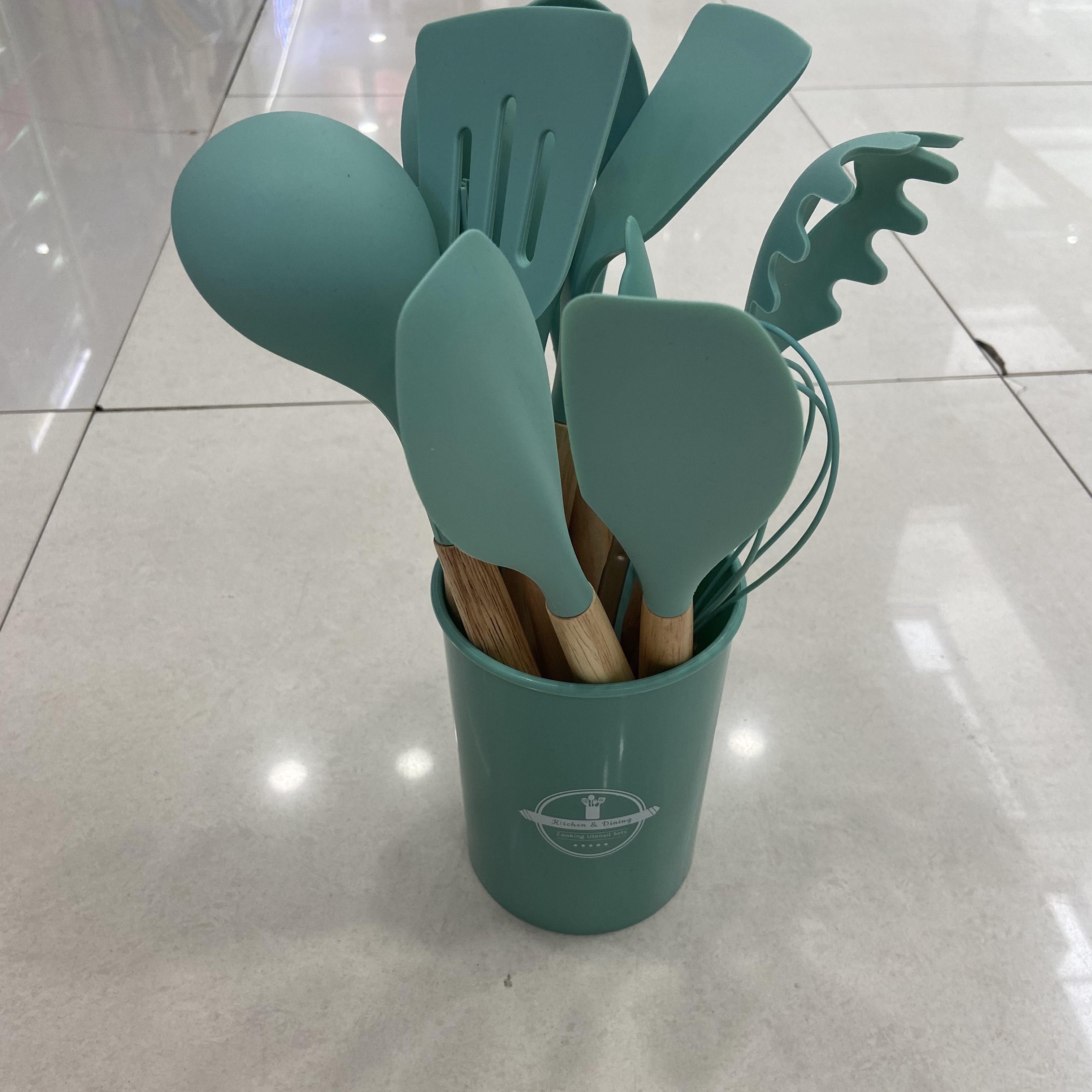 12-piece set of wooden handle silicone kitchenware with storage bucket and non-stick pan kitchen cooking tool set Specification image