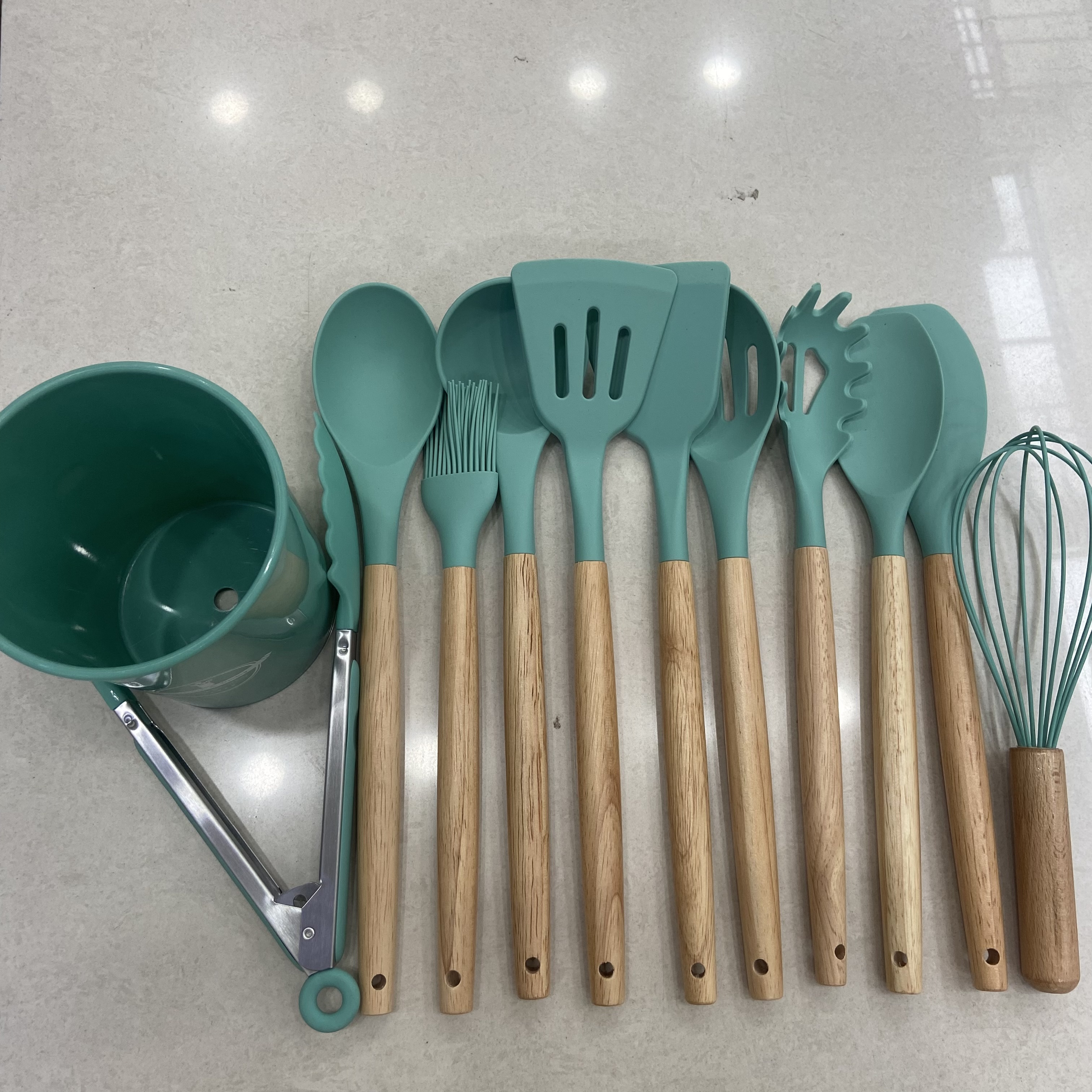 12-piece set of wooden handle silicone kitchenware with storage bucket and non-stick pan kitchen cooking tool set Item Picture