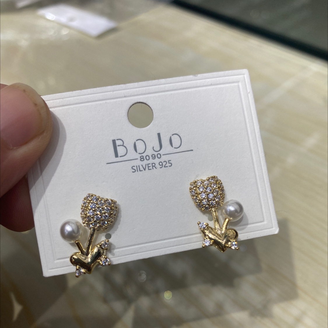 Korean version flower stud earrings are popular