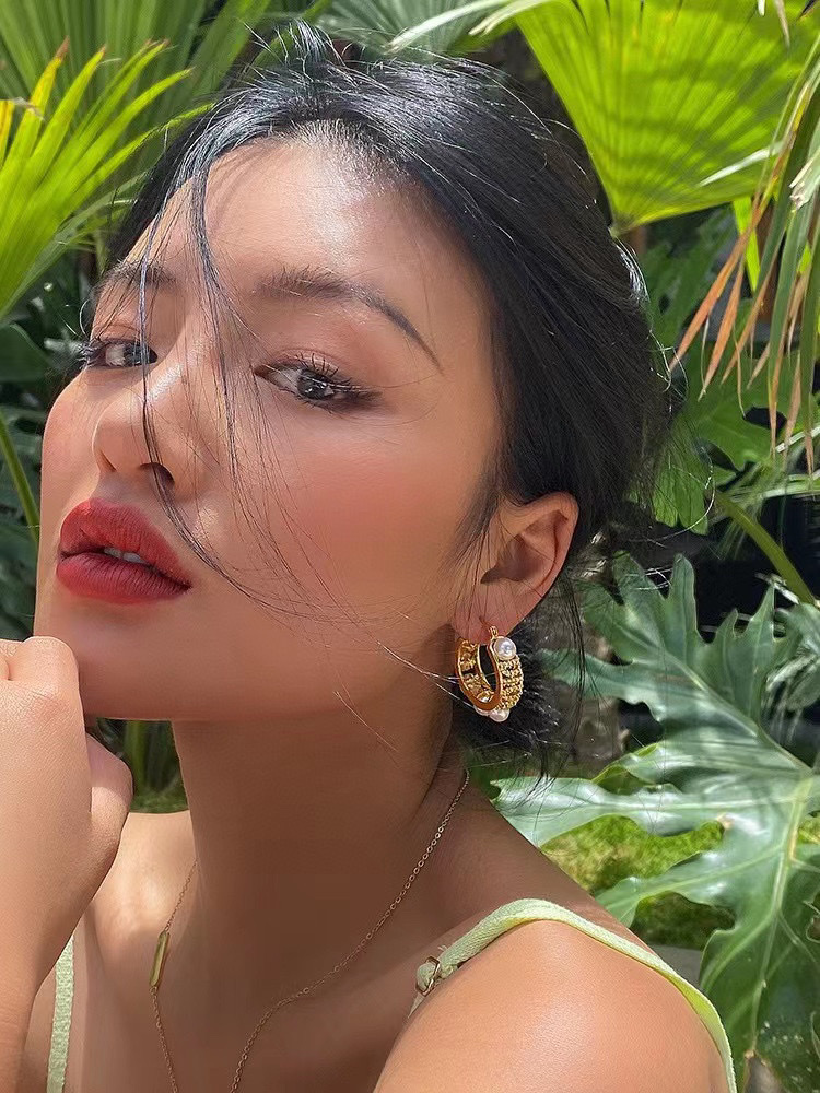 D European And American Fashion Earrings Niche Design Circle Advanced Sense Exaggerated Light Luxury Temperament Pearl Earrings For Women