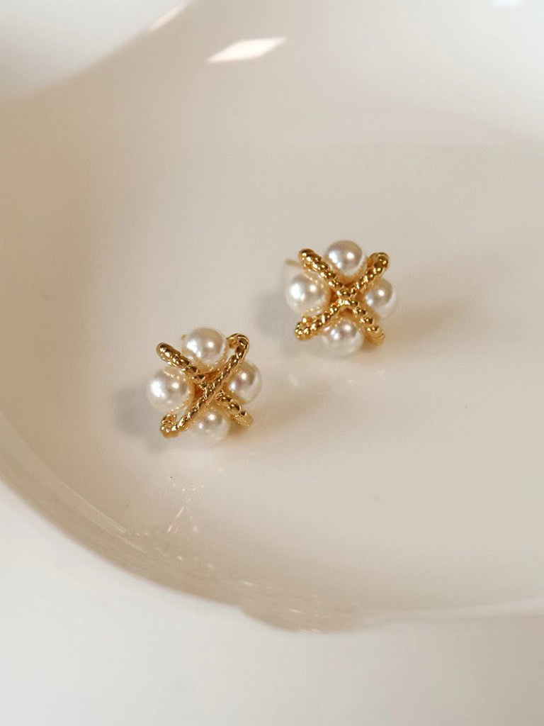 Four-Leaf Natural Freshwater Pearl Earrings Small Luxury Winding Pearl Earrings For Women New Ins Temperament Earrings Specification drawing