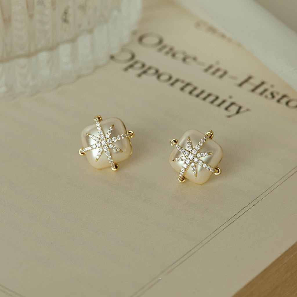 Air-Horizon Baroque Earrings For Women Retro Zircon Earrings Small Luxury Ins French Style Earrings details Picture