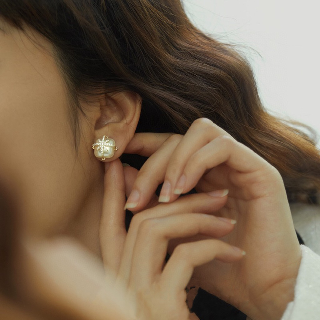 Air-Horizon Baroque Earrings For Women Retro Zircon Earrings Small Luxury Ins French Style Earrings