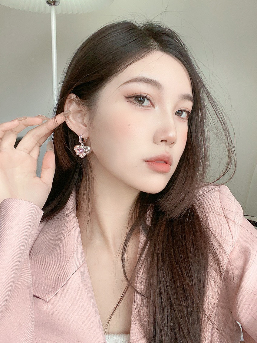 Pink Diamond Love Mosaic Earrings Color Retro European And American Jewelry Original Jewelry Item Picture