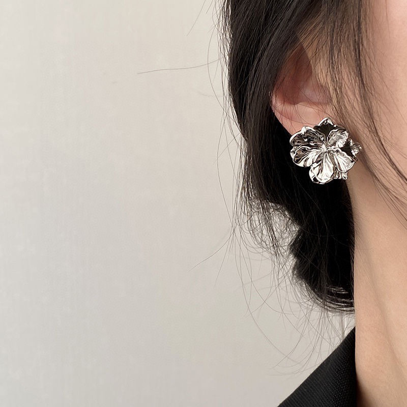 Doudoustore Foggy Flower 925 Silver Needle Metal Liquid Flower Earrings Female Sweet Cool Temperament Stud Earrings Specification drawing