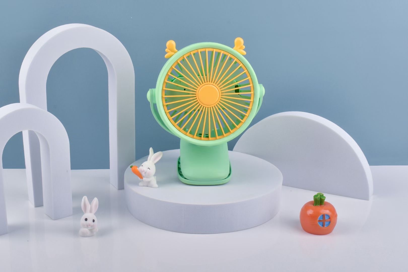 The new 2023 charging mini fan handheld mini fan clip charging fan Specification image