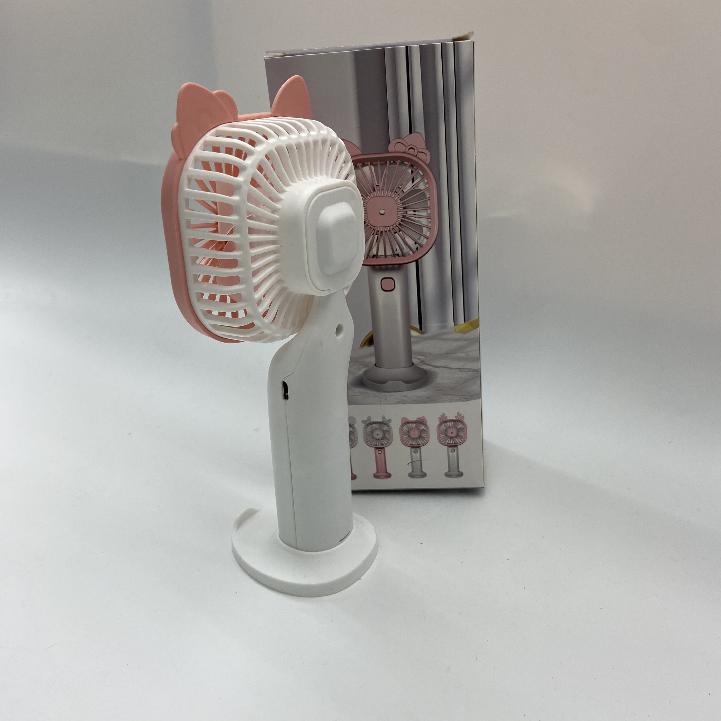 Small fan handheld usb charging mini desktop portable cartoon cat ear electric fan Application Scenario