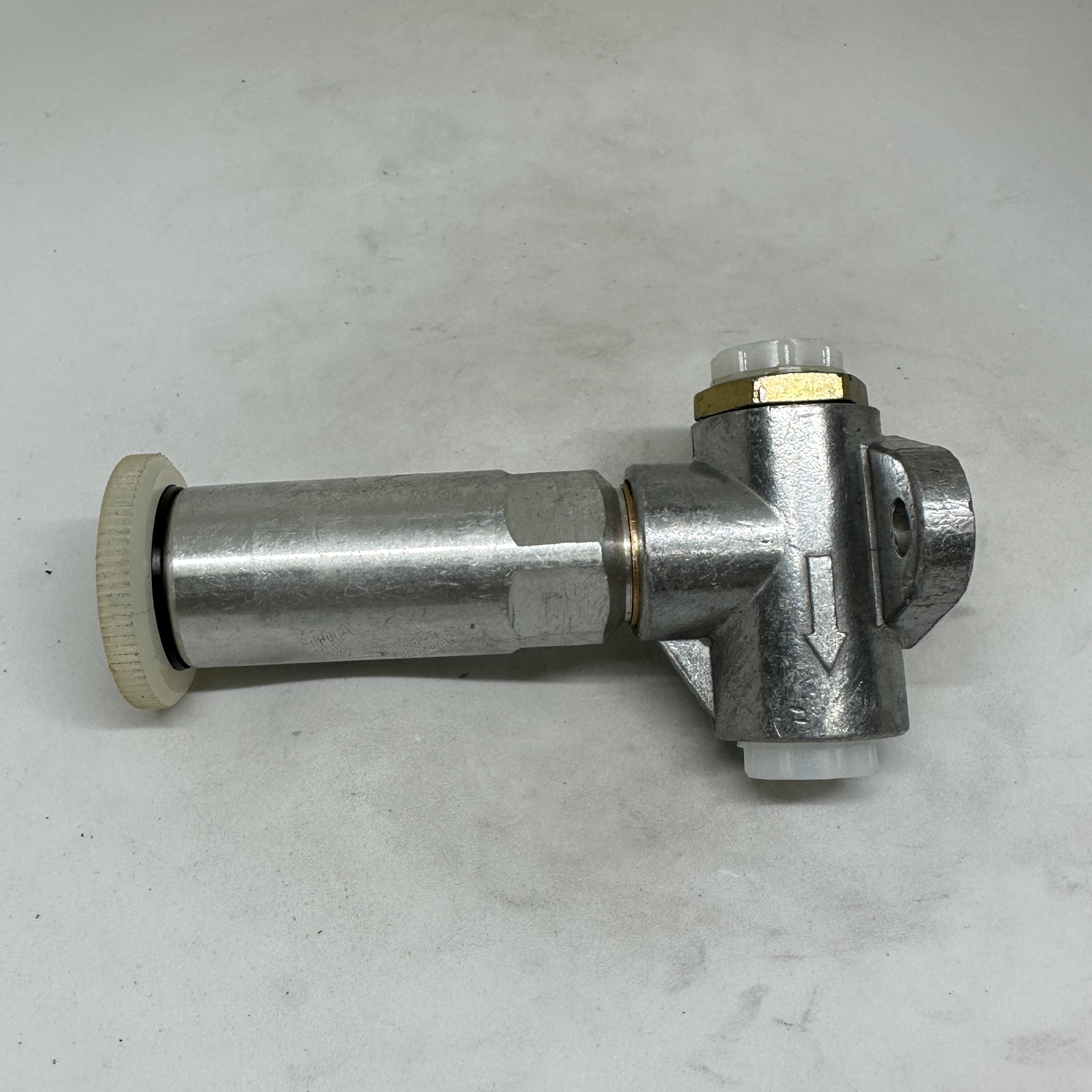 European heavy-duty truck fuel system fuel transfer pump 0440011012 Item Picture