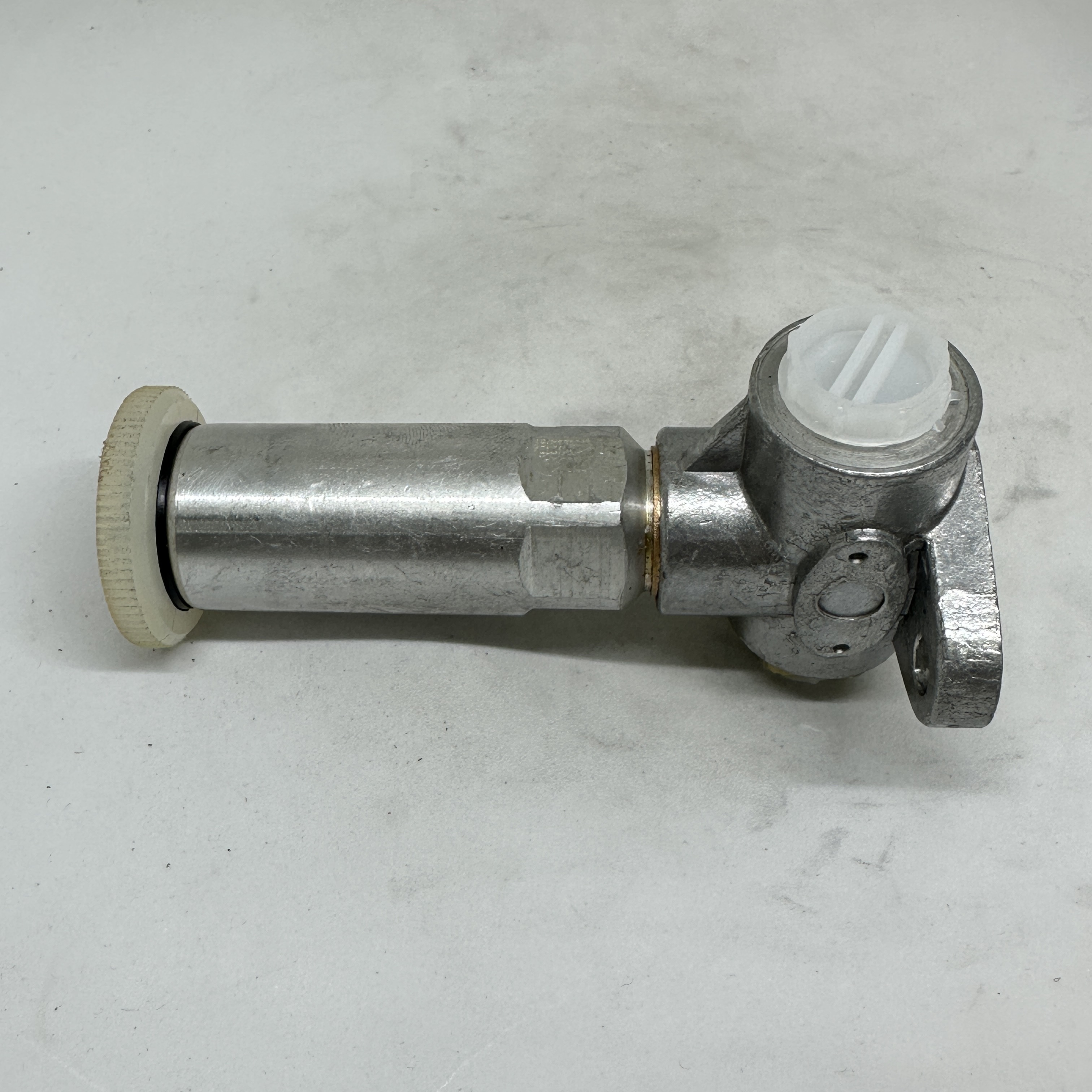 European heavy-duty truck fuel system fuel transfer pump 0440011012 Specification image