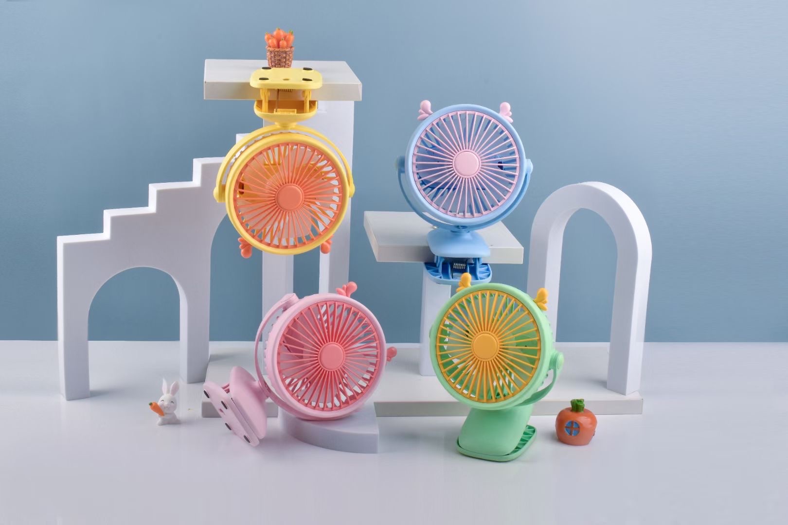 The new 2023 charging mini fan handheld mini fan clip charging fan Item Picture