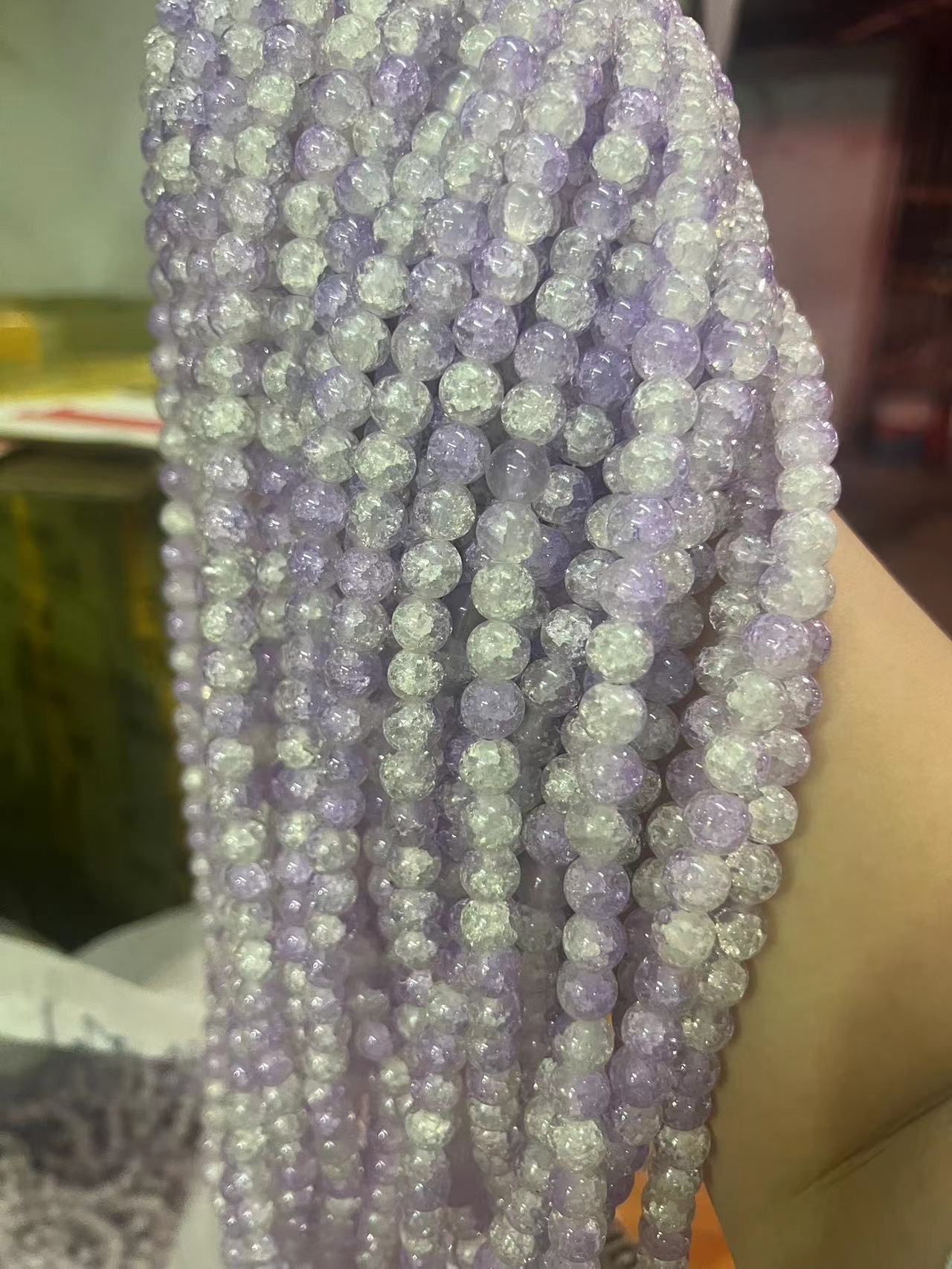 The new 10mm jade cracked beads come in a variety of colors and can be made into all kinds of jewelry, pendants and diy handcrafted accessories