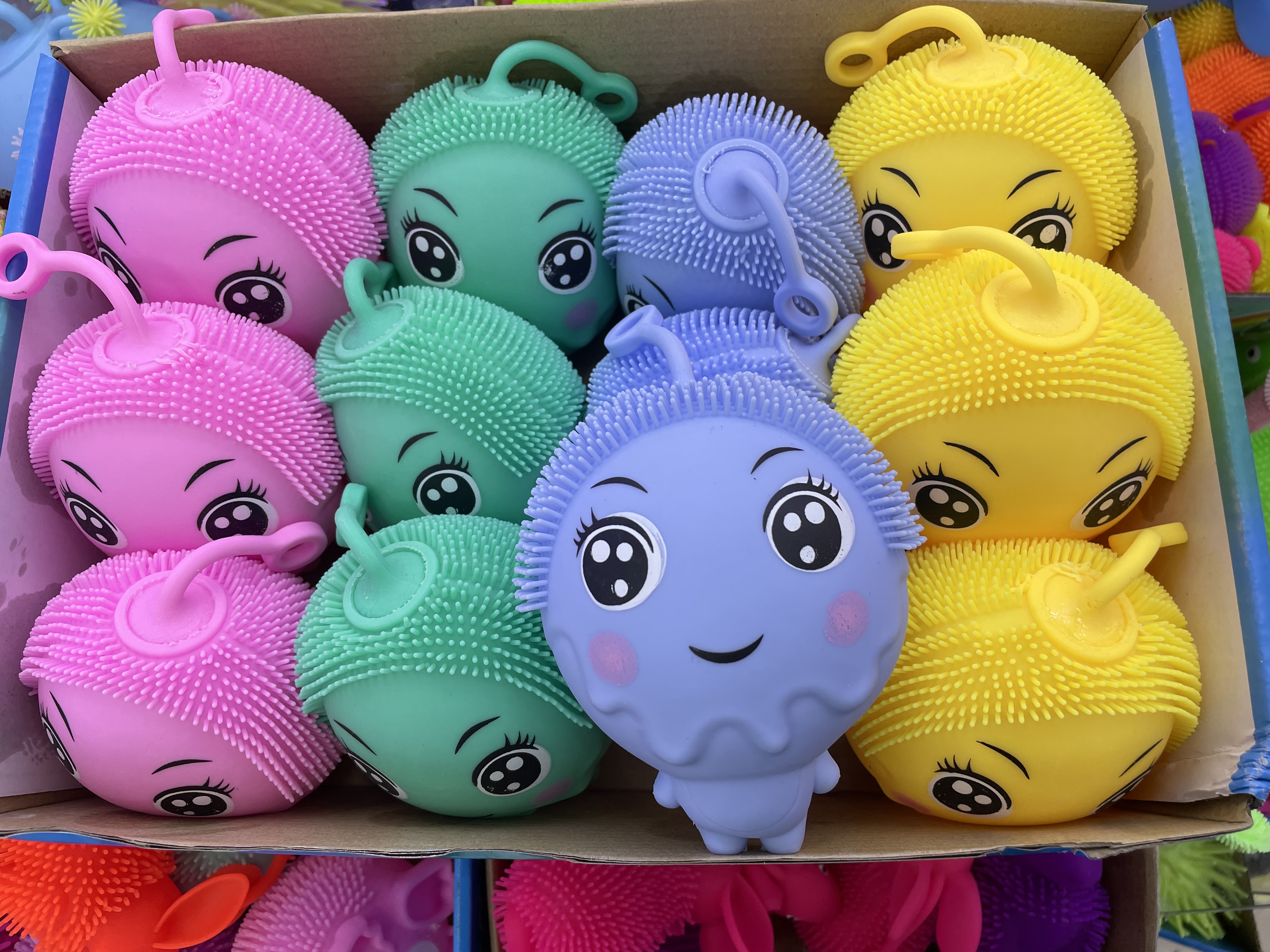 新款毛球闪光玩具 休闲玩具 发光玩具4色混装详情图1