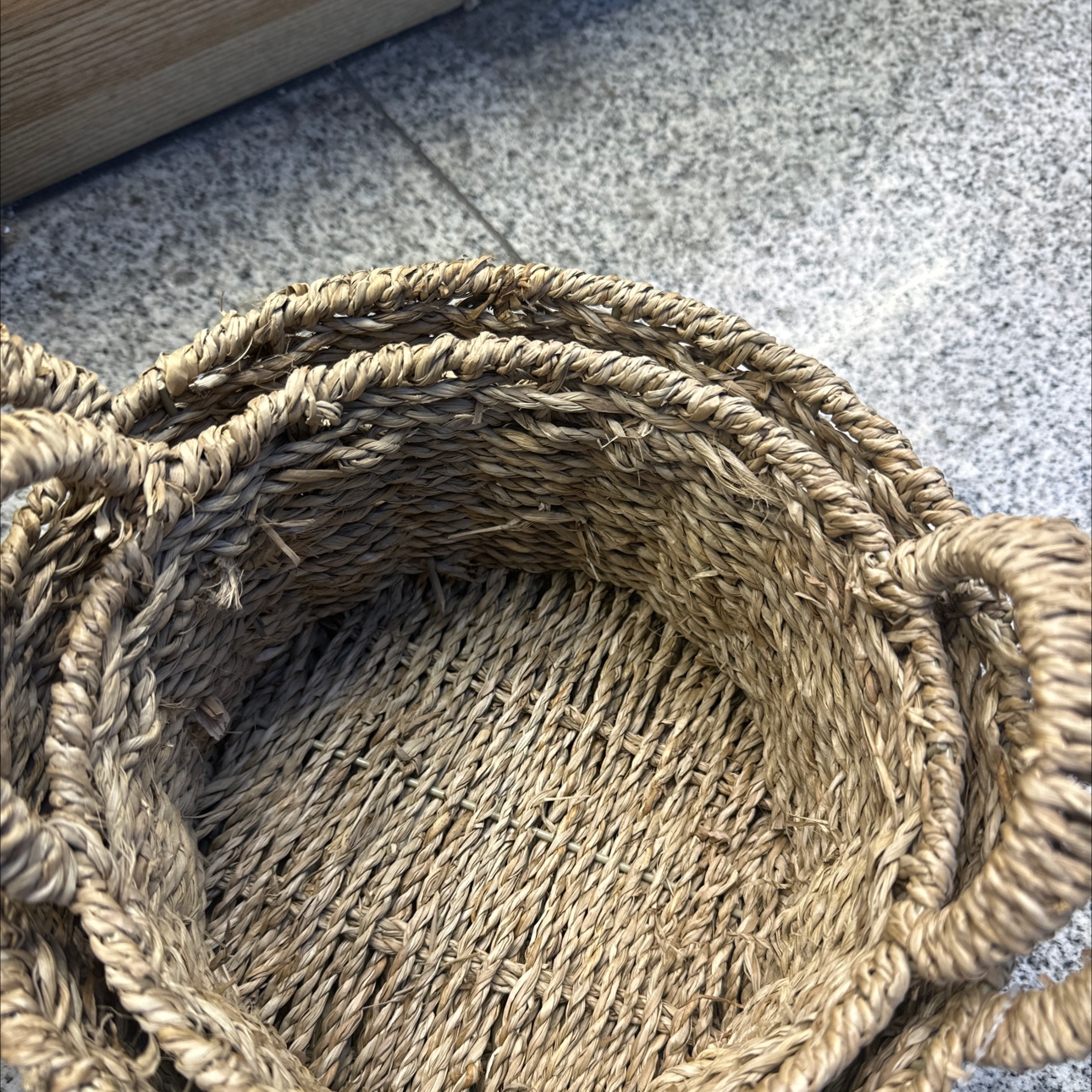 Hand-woven straw flower basket cover two details Picture