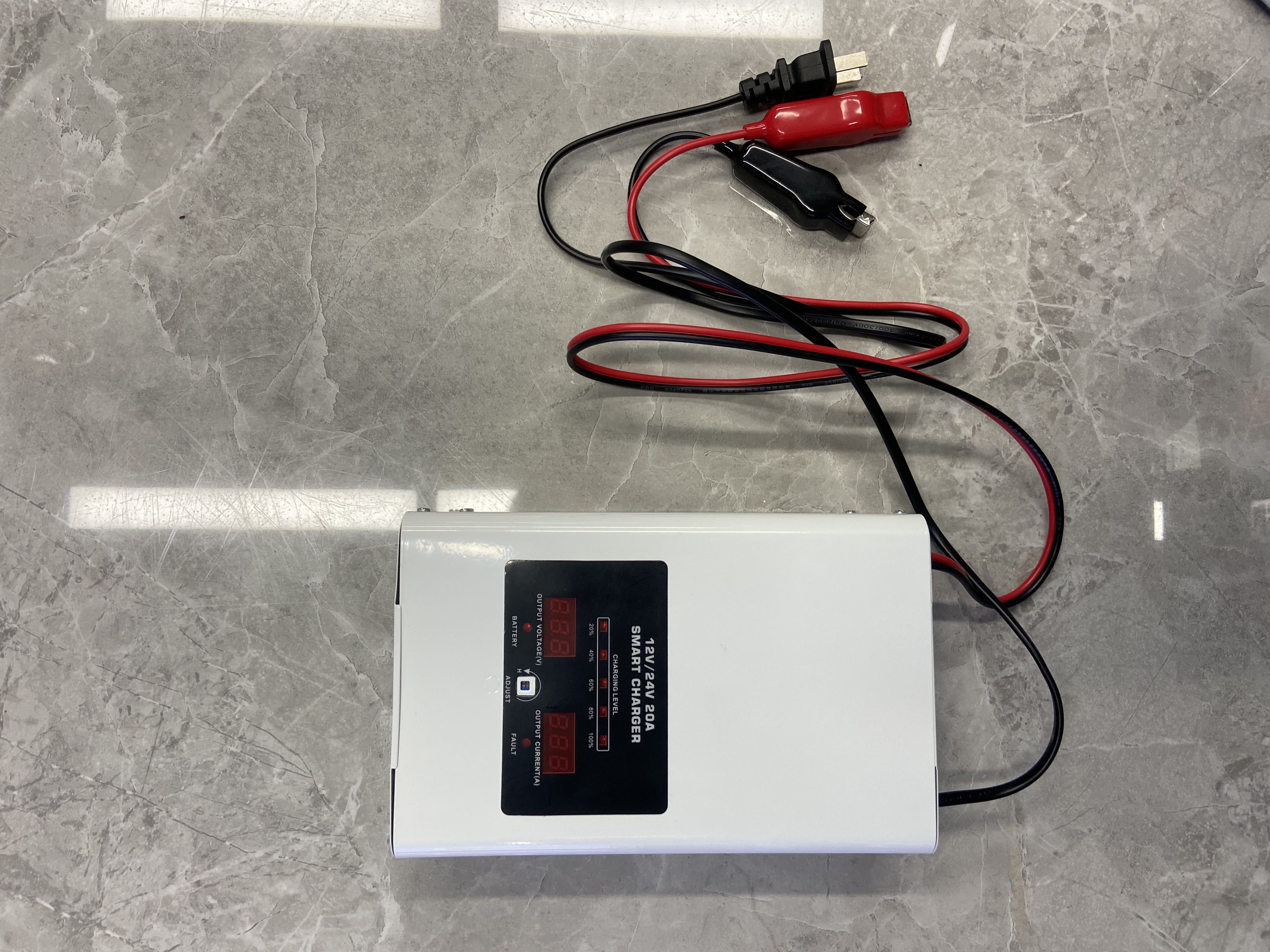 智能充电器 CH1224-22A 自动识别12V/24V，最大充电22A