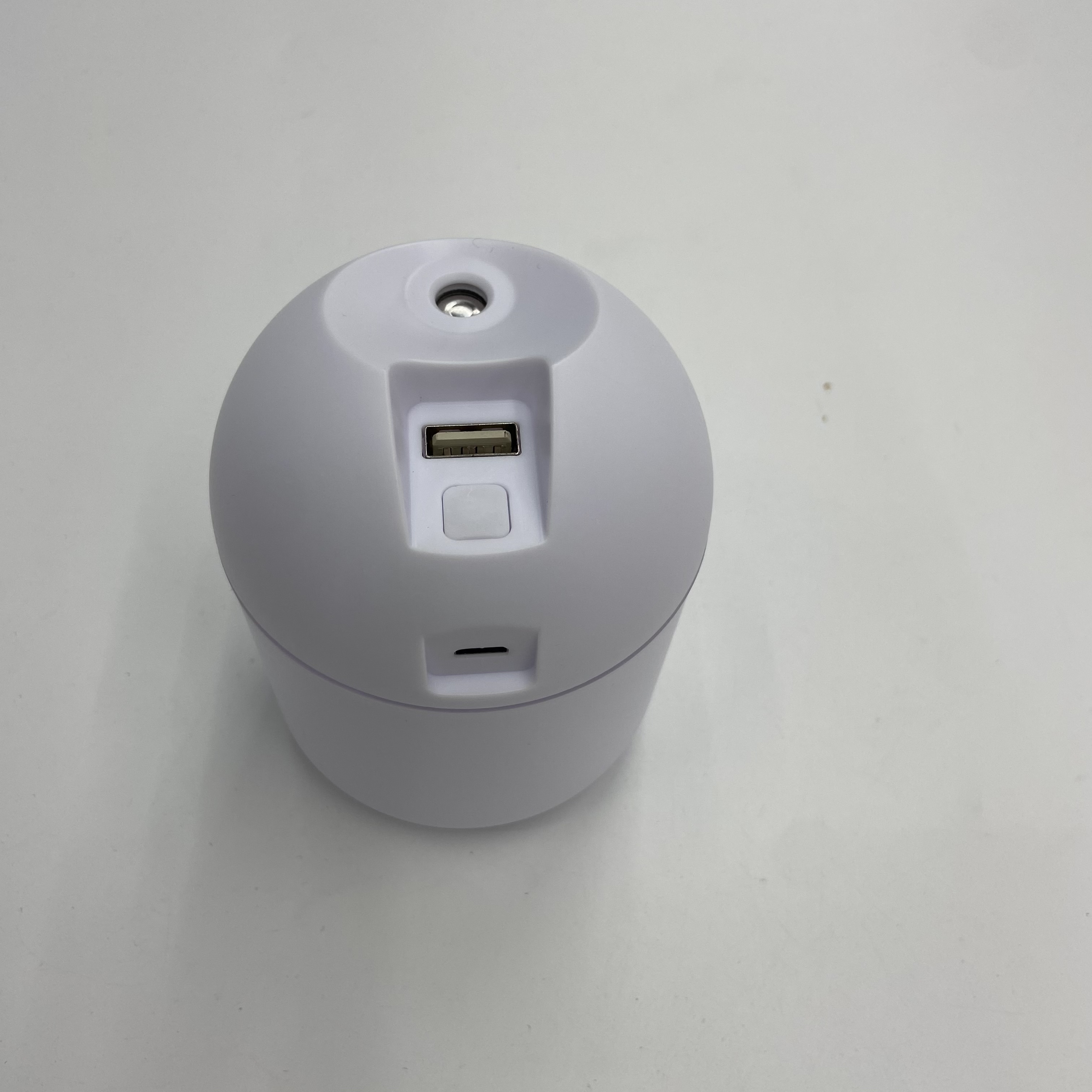 High-appearance-level usb spray mini humidifier for car, large fog capacity, home columnar desktop aromatherapy, creative humidification Application Scenario