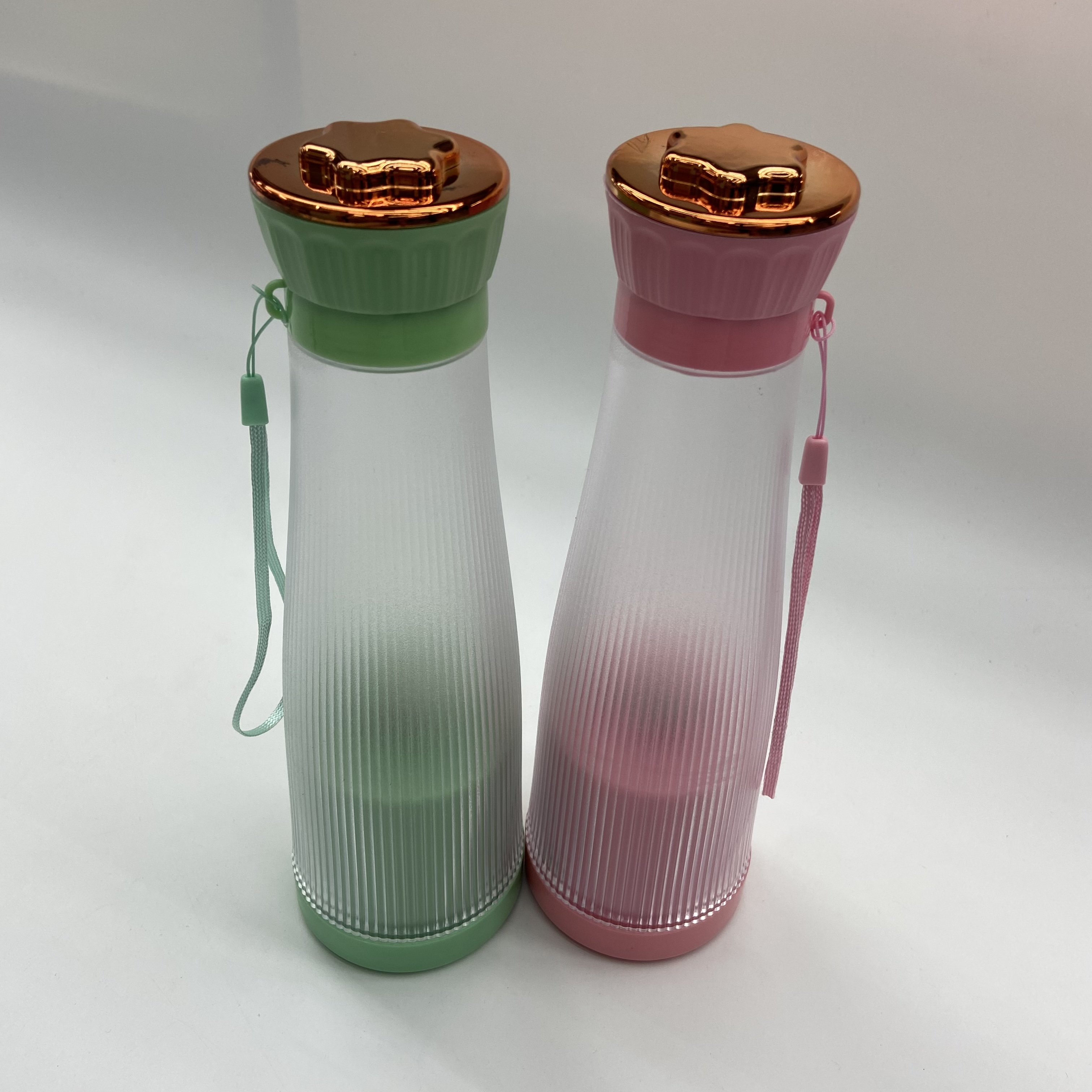 The 2023 new portable electric juicer cup, a multi-functional electric fruit juicer cup Specification image