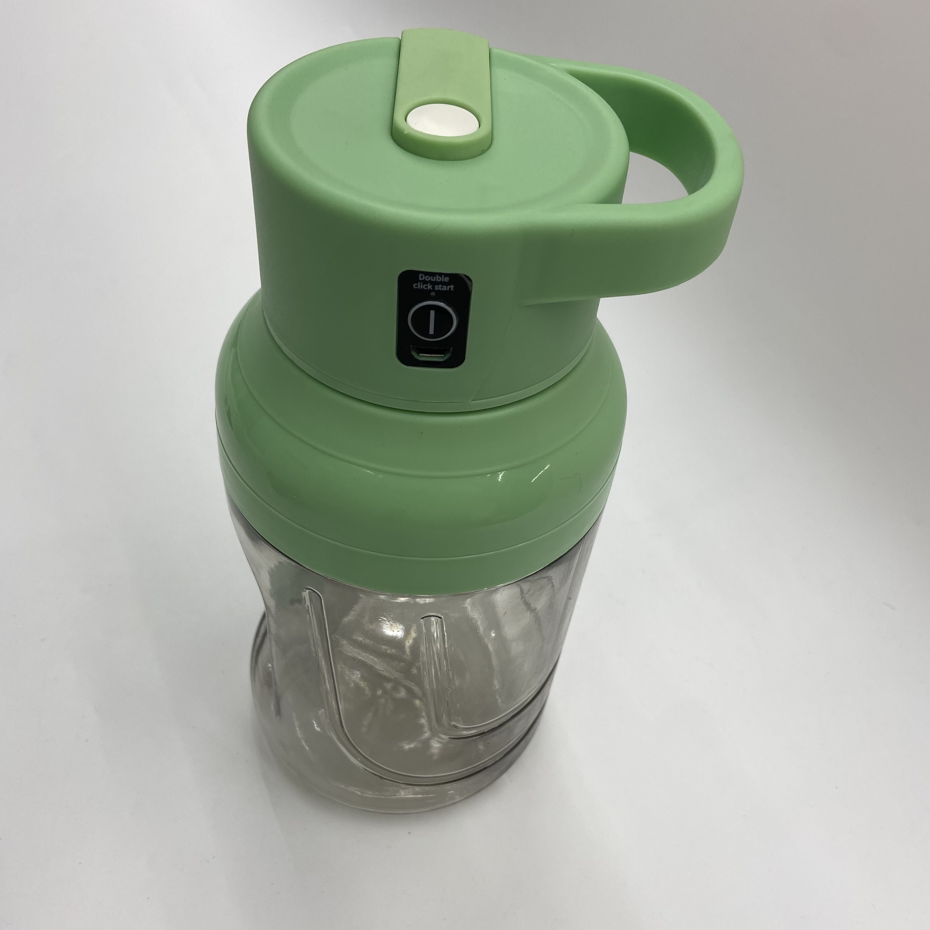 榨汁杯白底实物图
