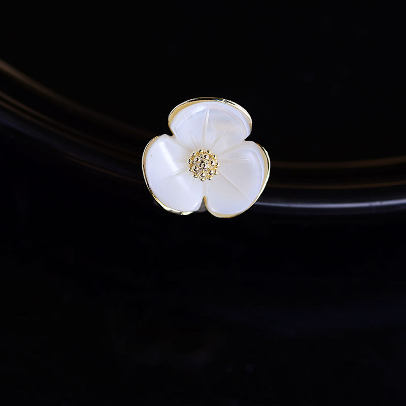059 Shell flower small collar pin, fashionable, cute and creative anti-exposure clasp, fresh and elegant small brooch, elegant clothing accessory