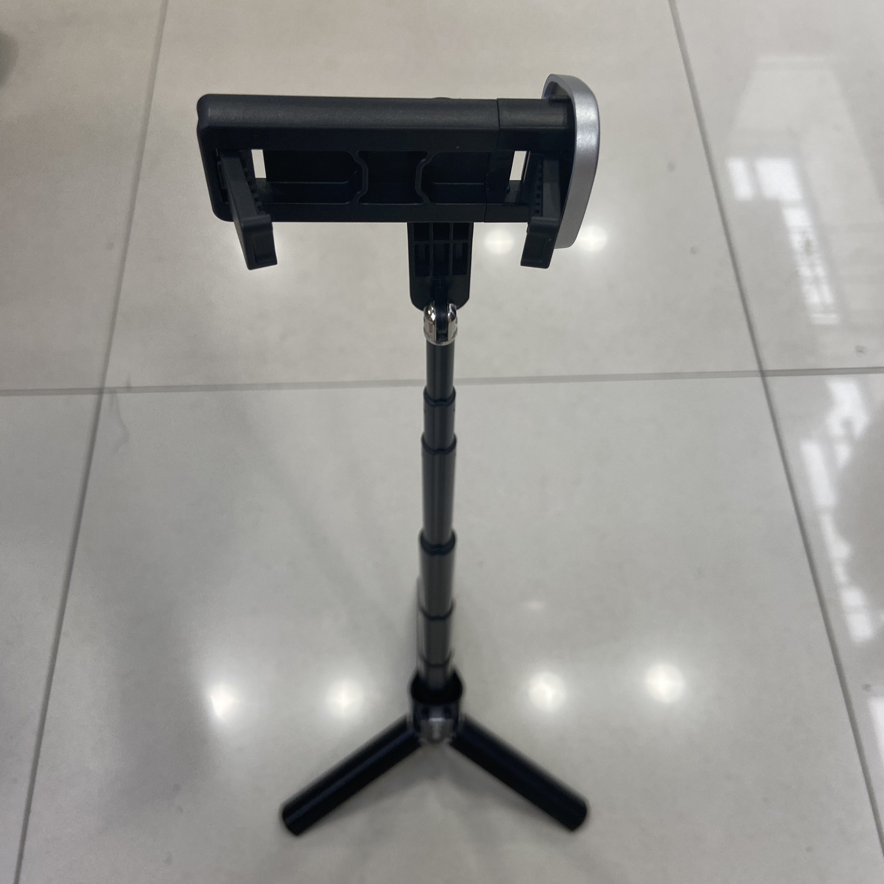 Live streaming Bluetooth selfie Stick P07 2nd Generation Mini telescopic four-corner aluminum alloy Item Picture