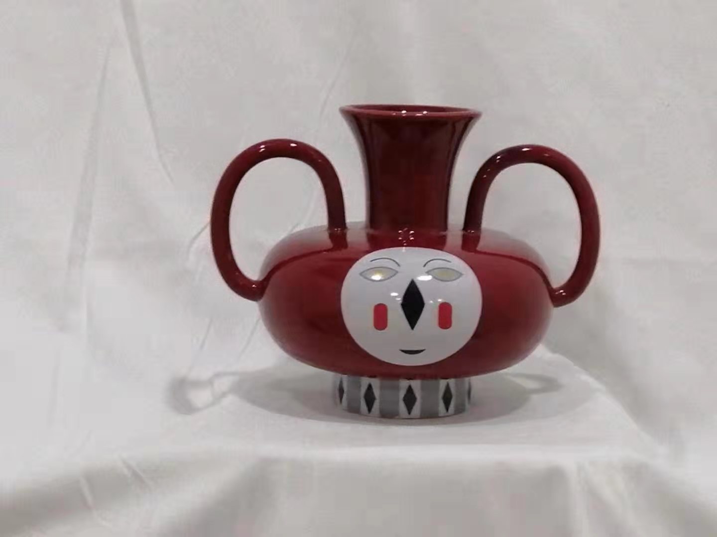 Japanese-style cartoon entrance decoration ornaments, personalized designer model room, clothing store, hotel art ceramic ornaments, all red double-eared dolls, height 21*27*20 details Picture