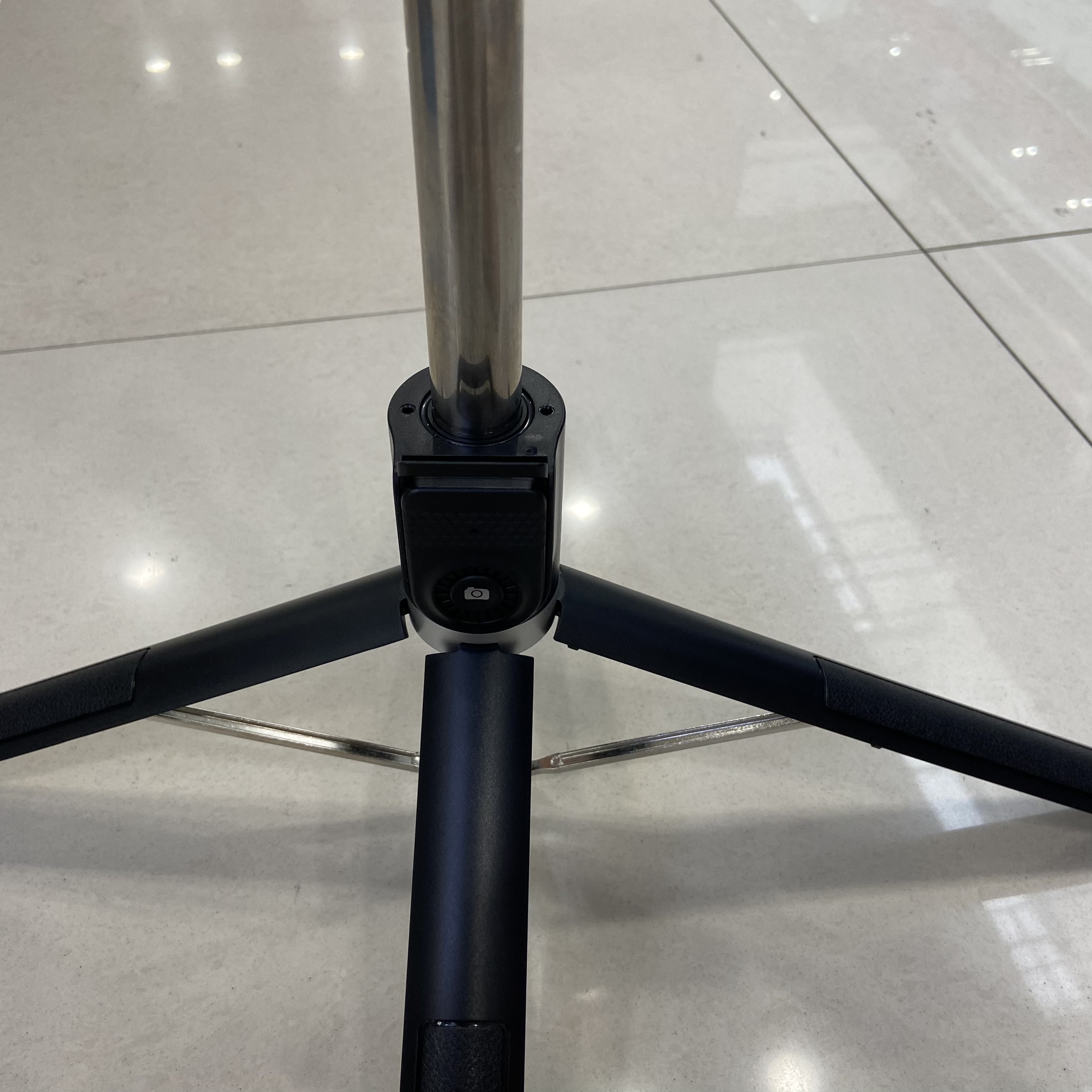 Live bluetooth selfie stick P220 ultra estable telescópico cuatro esquina aleación de aluminio 2,2 metros Application Scenario